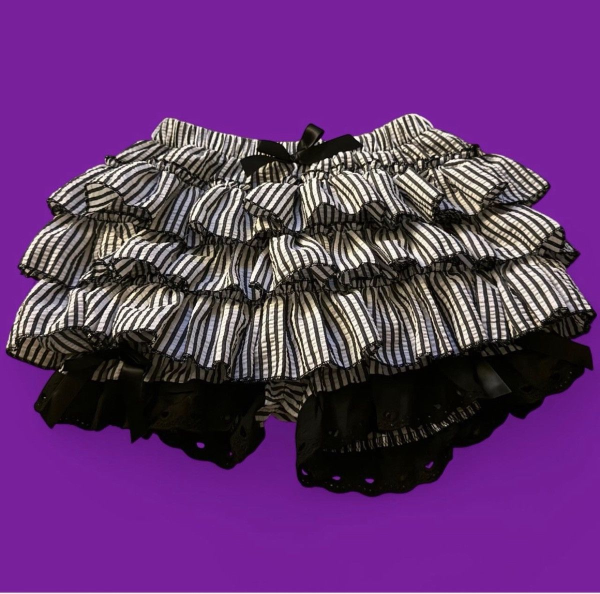 Dolls Kill Black/White Striped Bloomer Shorts Size 27" / US 4 / IT 40 - 1 Thumbnail