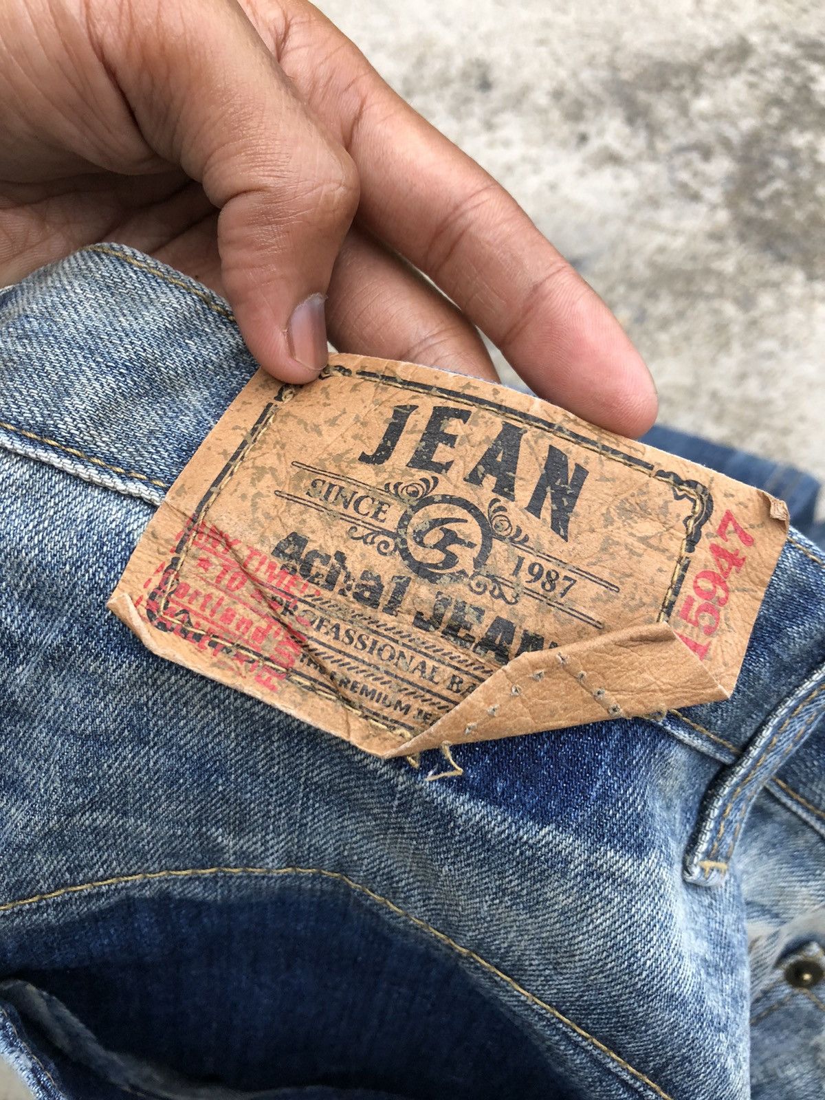 WASHED BLUE DISTRESSED 4CHA1 JEANS