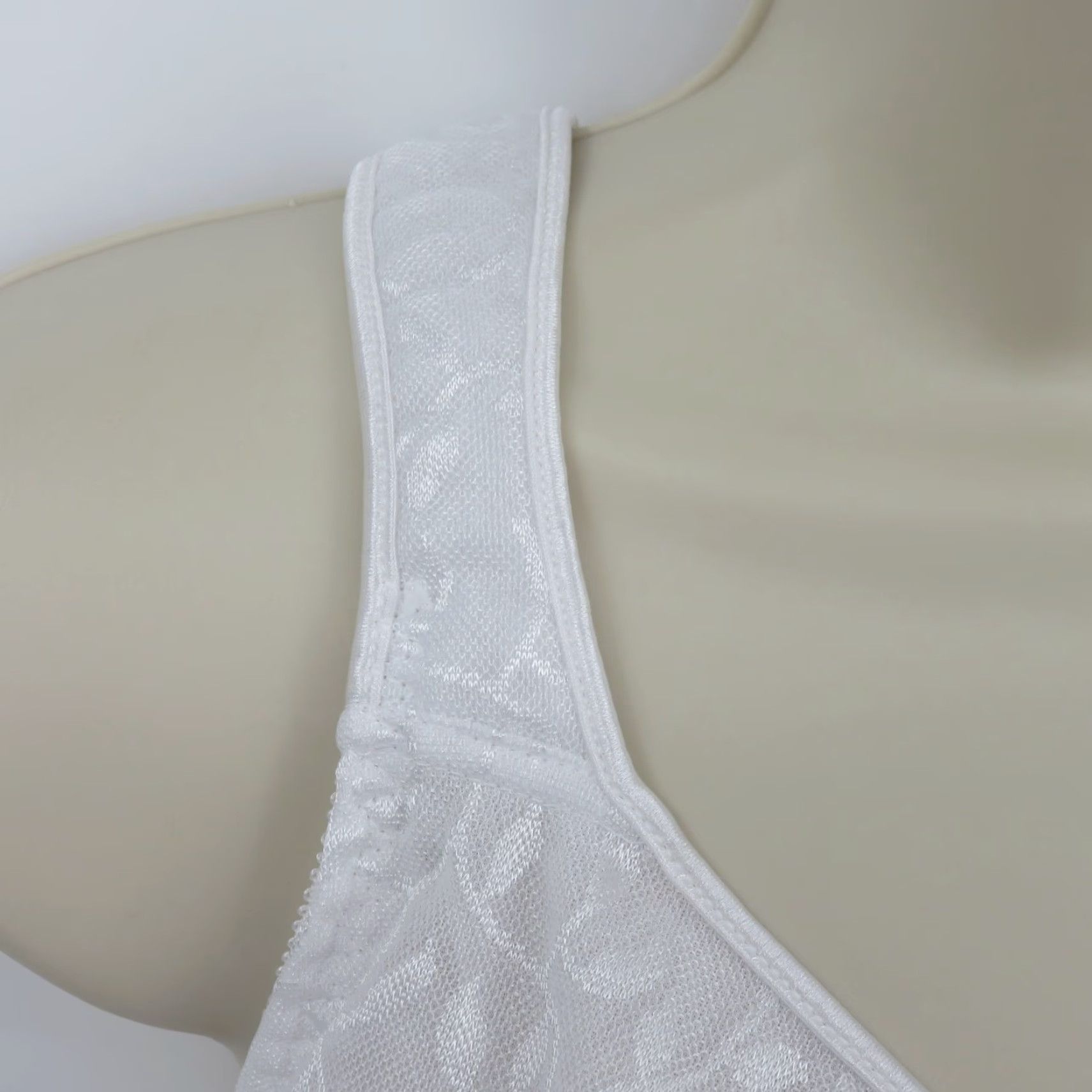 Vintage Playtex 46C Bra White Leaf Front Close No Wire Wireless Unlined Women Plus Size T-Shirt Bra Size ONE SIZE - 2 Thumbnail