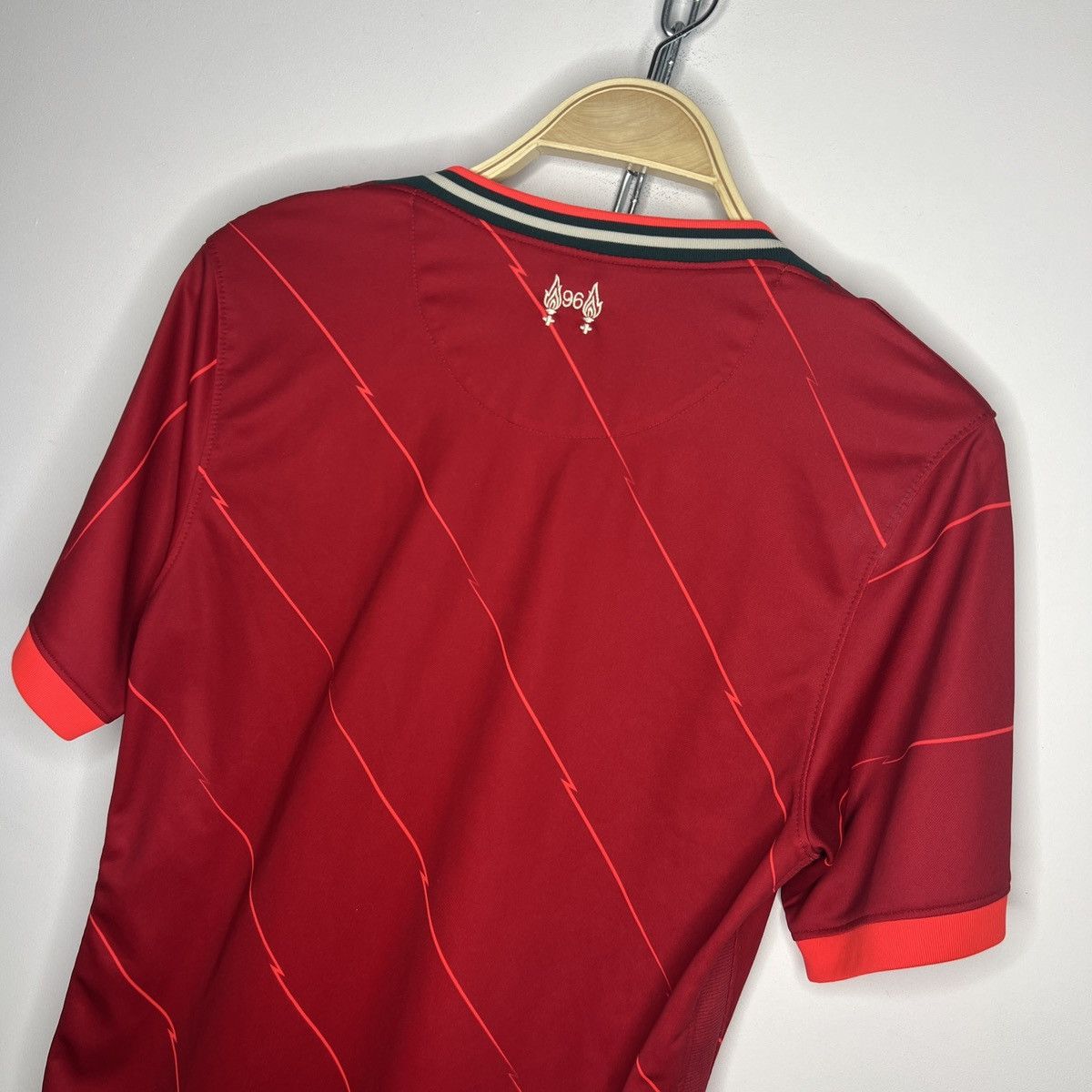 New Balance Vintage New Balance Liverpool Soccer Jersey Football Tee Y2K Size US S / EU 44-46 / 1 - 10 Thumbnail