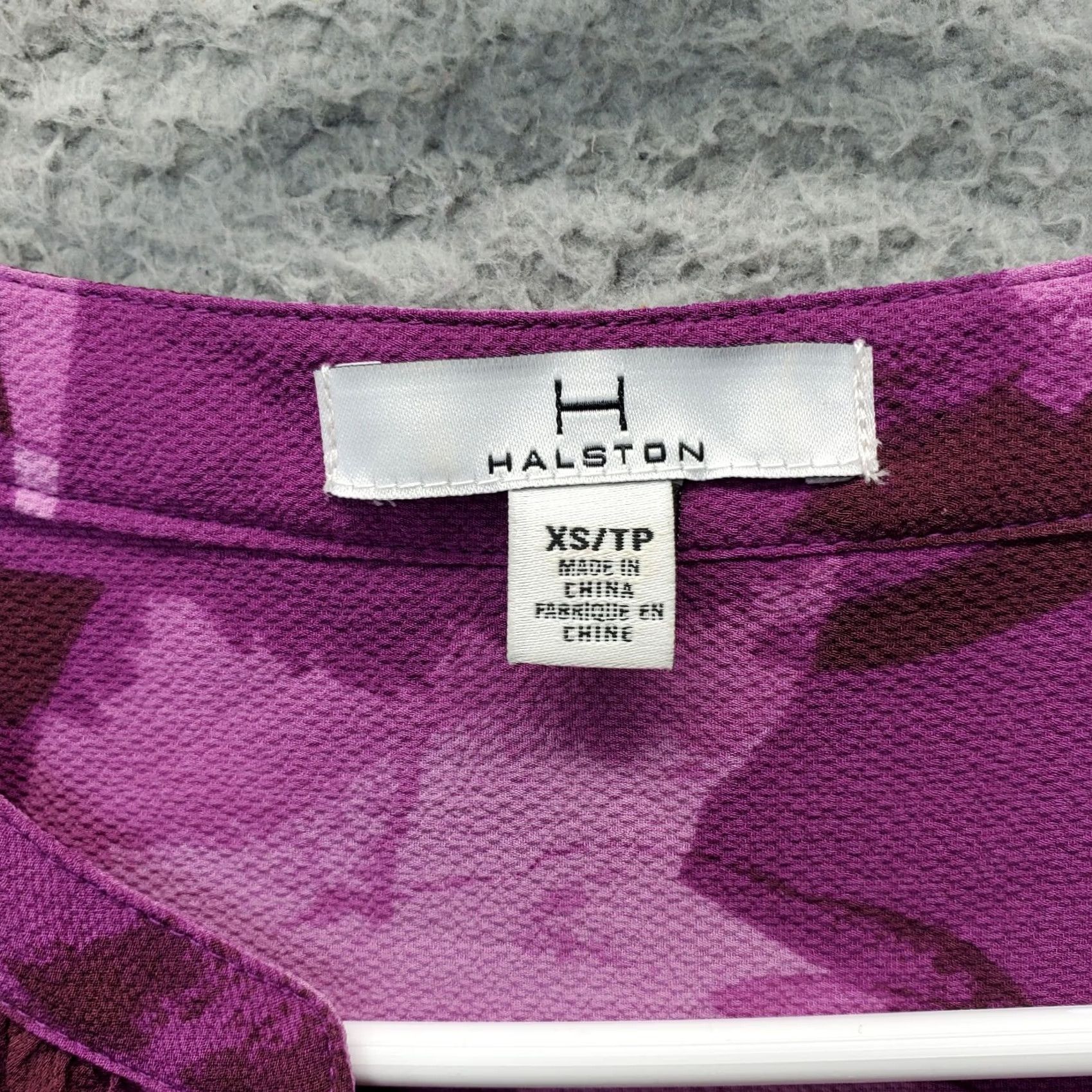Halston Halston Blouse Women's XS Multicolor Tie Dye Sleeveless V-Neck Button 1/4 Rounded Hem Casual Shaping Mens Womens Size XS / US 0-2 / IT 36-38 - 5 Thumbnail