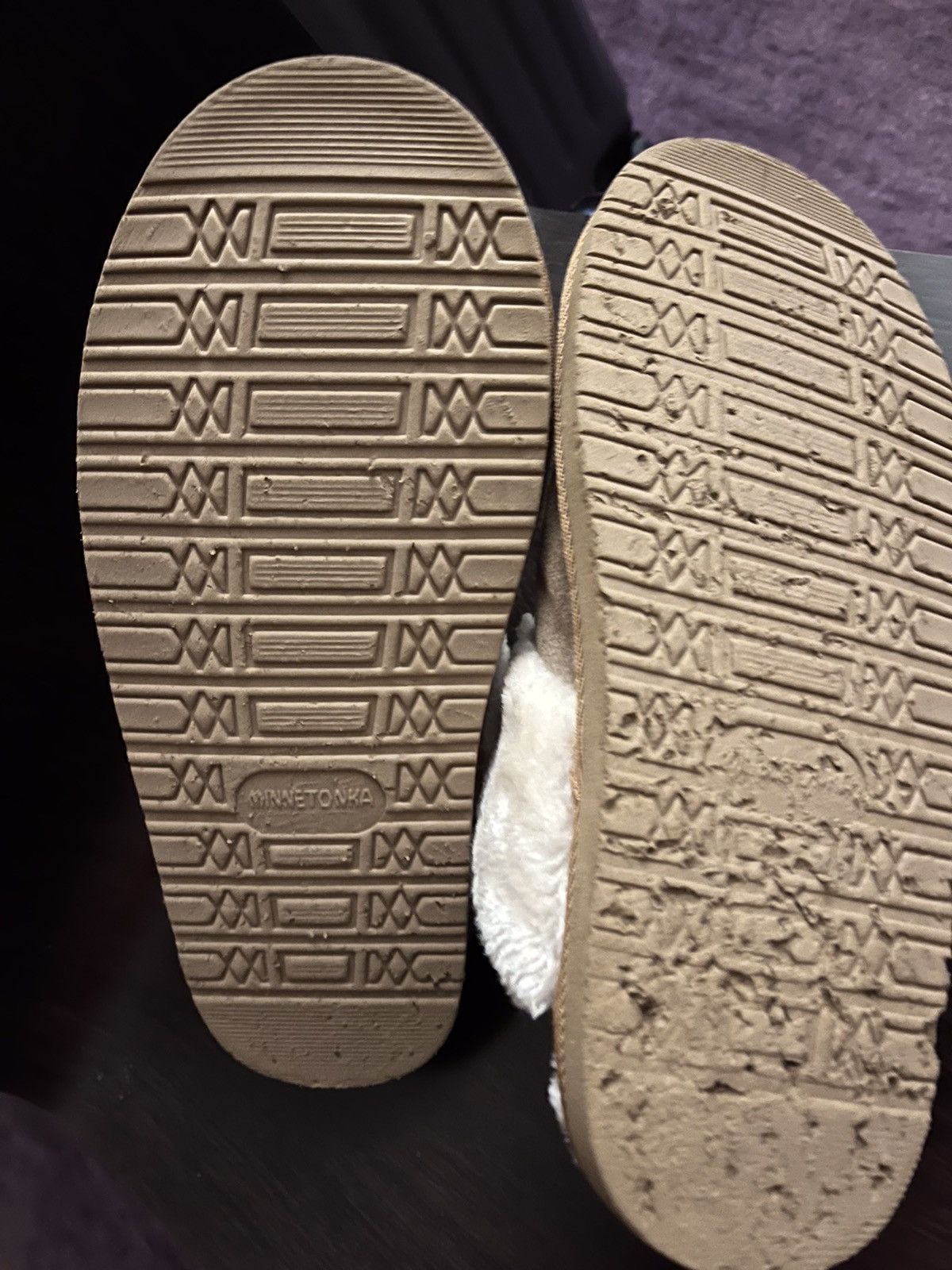 Minnetonka MinneTonka Women’s Chesney Slippers Size 10W Size US 10 / IT 40 - 5 Thumbnail