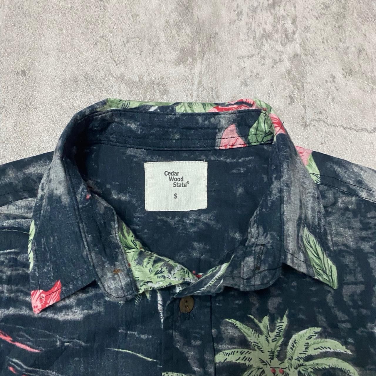 Other Black Hawaiian shirt with bold floral pattern Size US S / EU 44-46 / 1 - 3 Thumbnail