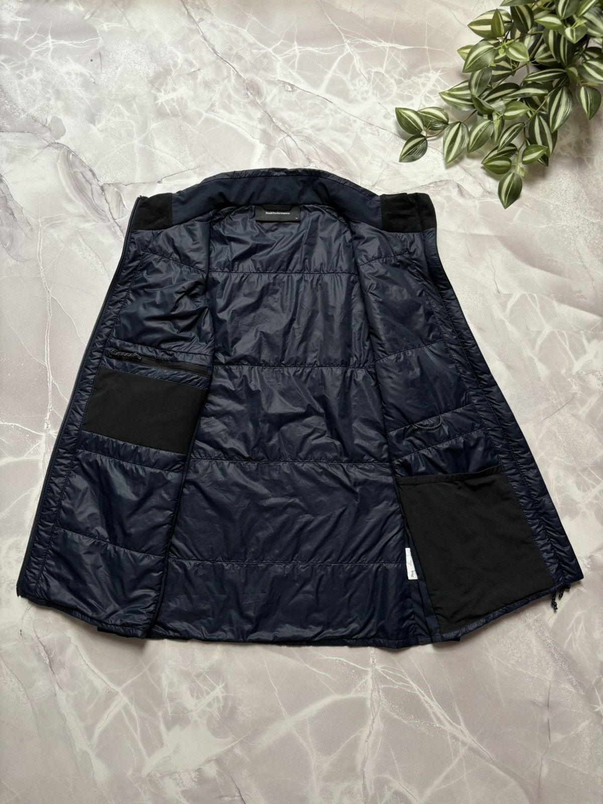 Peak Performance Peak Performance Radiance Insulated Hybrid Vest Women's XL Size XL / US 12-14 / IT 48-50 - 11 Thumbnail