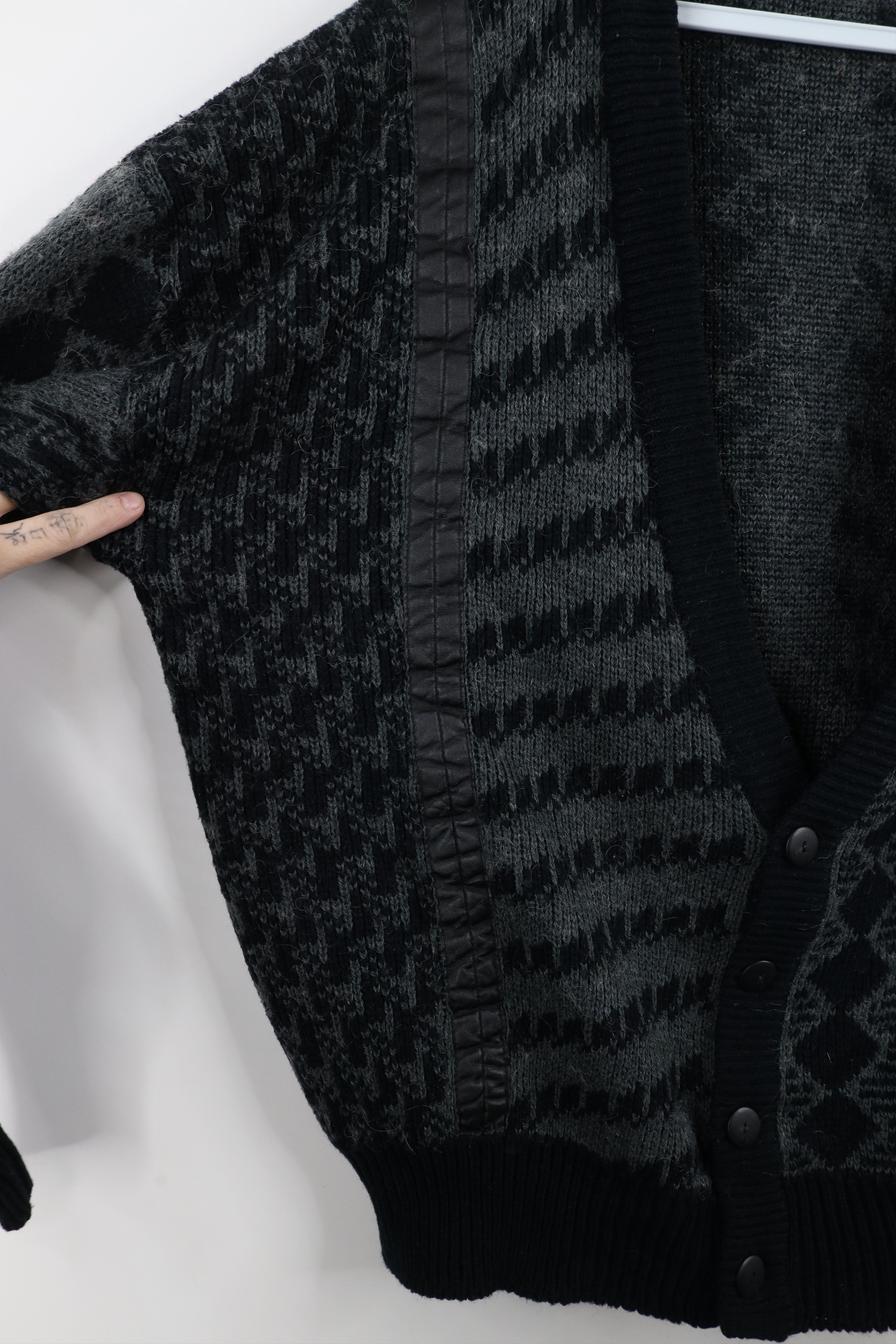 Vintage Vintage 90s Streetwear Trim Boxy Fit Cardigan Sweater Size US XL / EU 56 / 4 - 5 Thumbnail