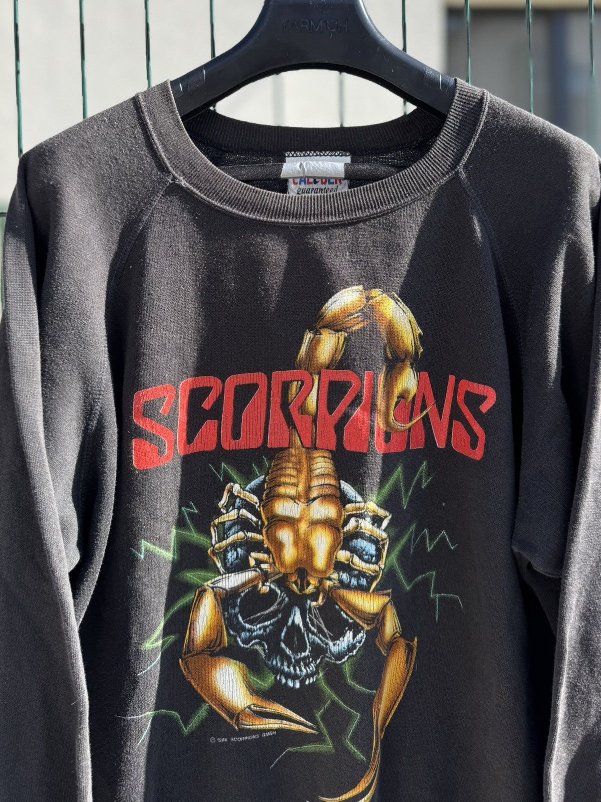 Band Tees Vintage 1988 Scorpions Tour Band Sweatshirt Caliber Tag Size US XL / EU 56 / 4 - 4 Thumbnail