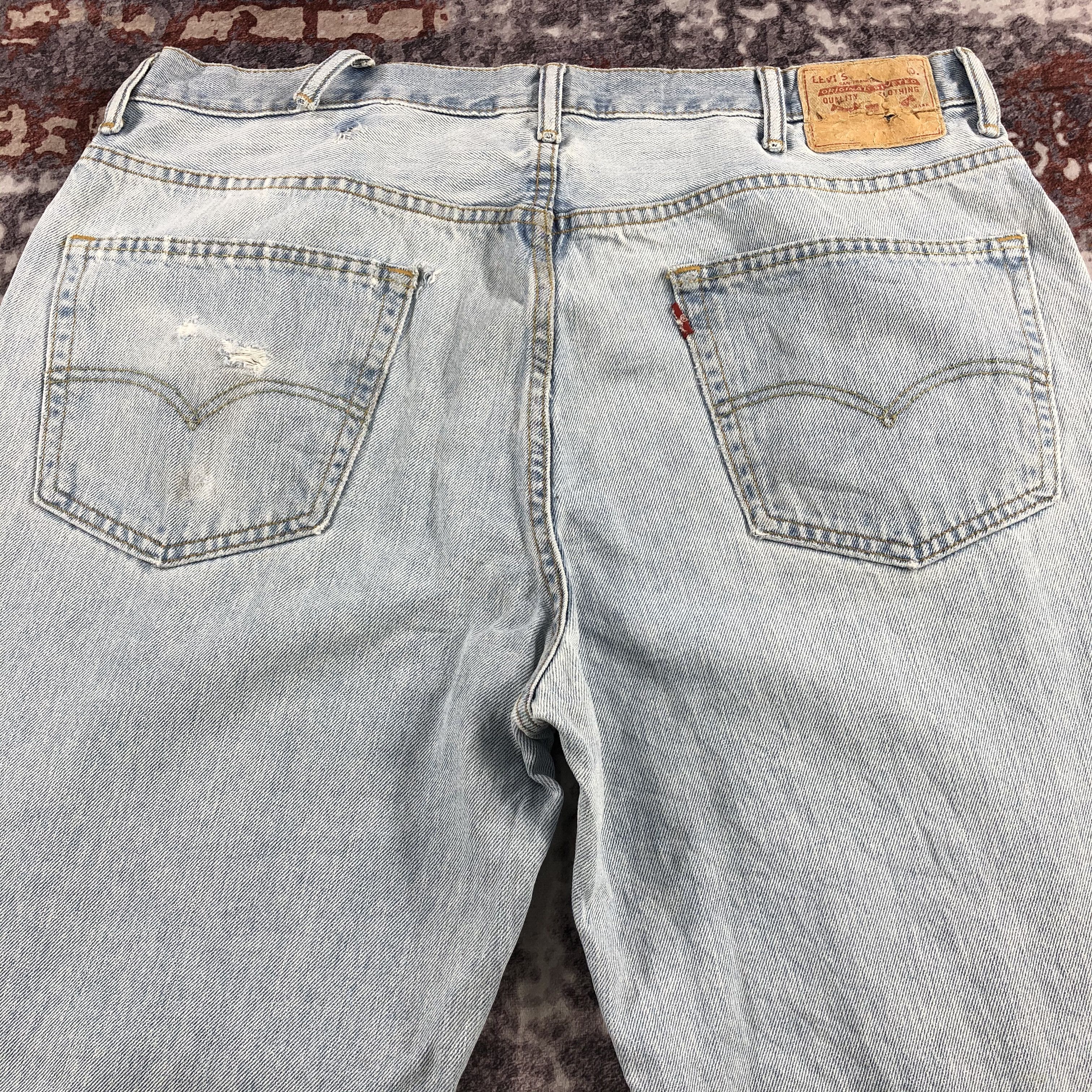 Vintage Light Wash Levis Jeans-JM2526