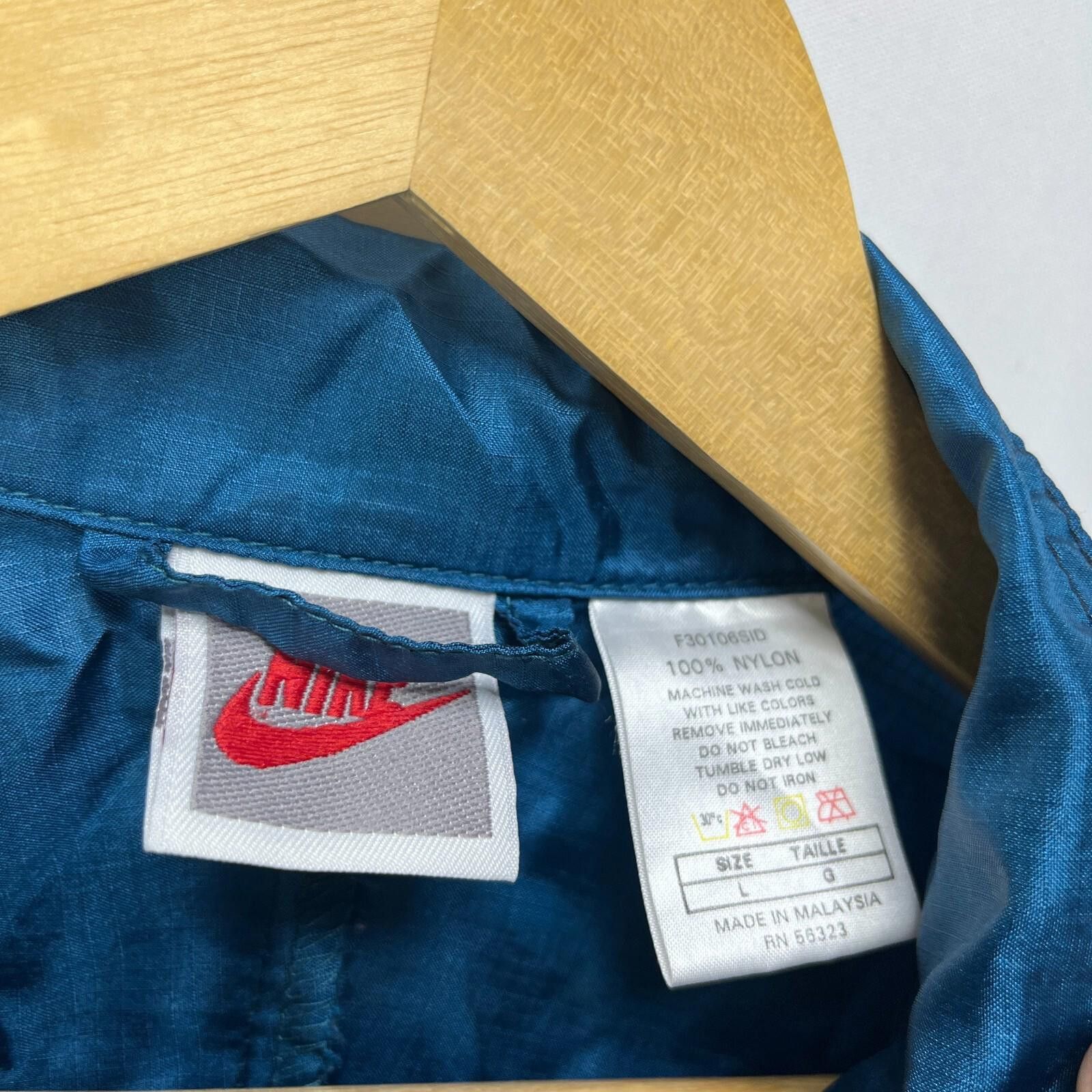 Nike Vintage 90s Nike Windbreaker Jacket Large Size US L / EU 52-54 / 3 - 5 Thumbnail
