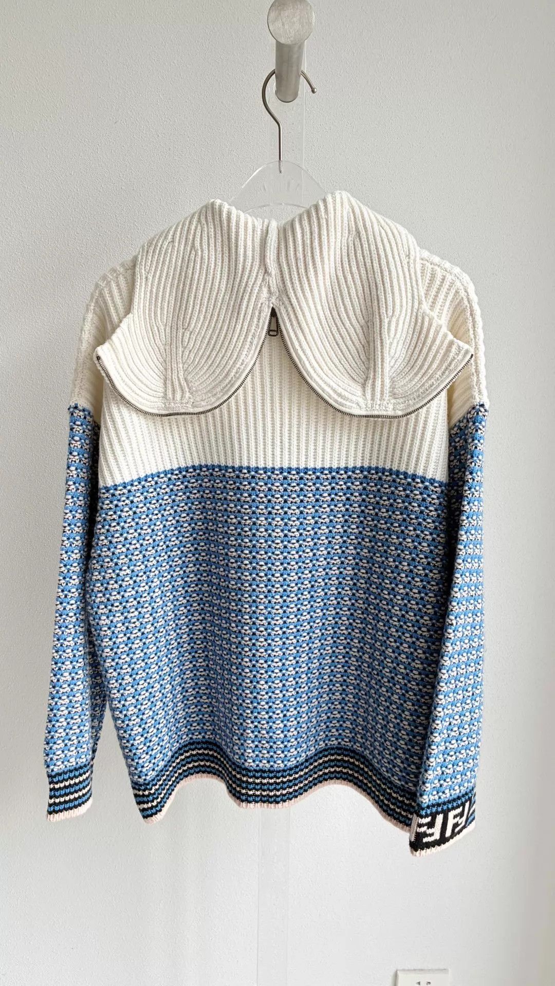 Fendi FENDI Color Blocked Wool Sweater Women's 36 Hat Zipper Size XS / US 0-2 / IT 36-38 - 2 Thumbnail