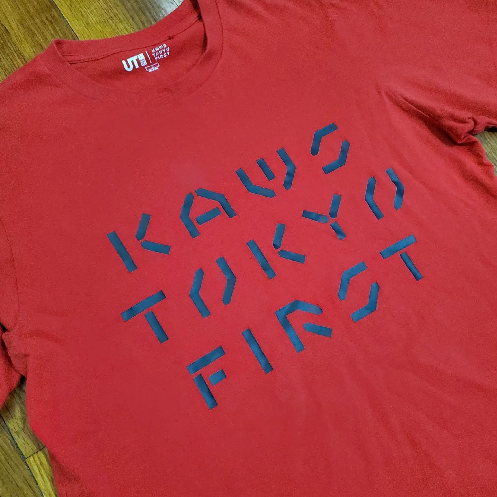 Uniqlo Uniqlo Shirt Mens L Red KAWS TOKYO FIRST UT Collab Graphic Tee Streetwear Size US L / EU 52-54 / 3 - 2 Thumbnail