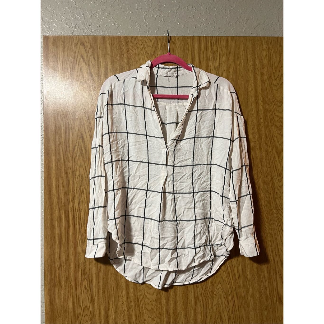 Other Lush White Plaid Woman’s Long Sleeve V-Neck Top Size Medium Size M / US 6-8 / IT 42-44 - 1 Thumbnail