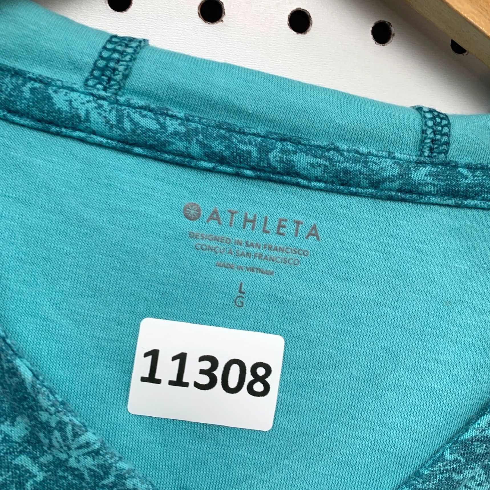 Athleta Athleta Hoodie Sweatshirt Womens Large Green Floral V Neck Pullover 24.5x29 Size L / US 10 / IT 46 - 7 Thumbnail