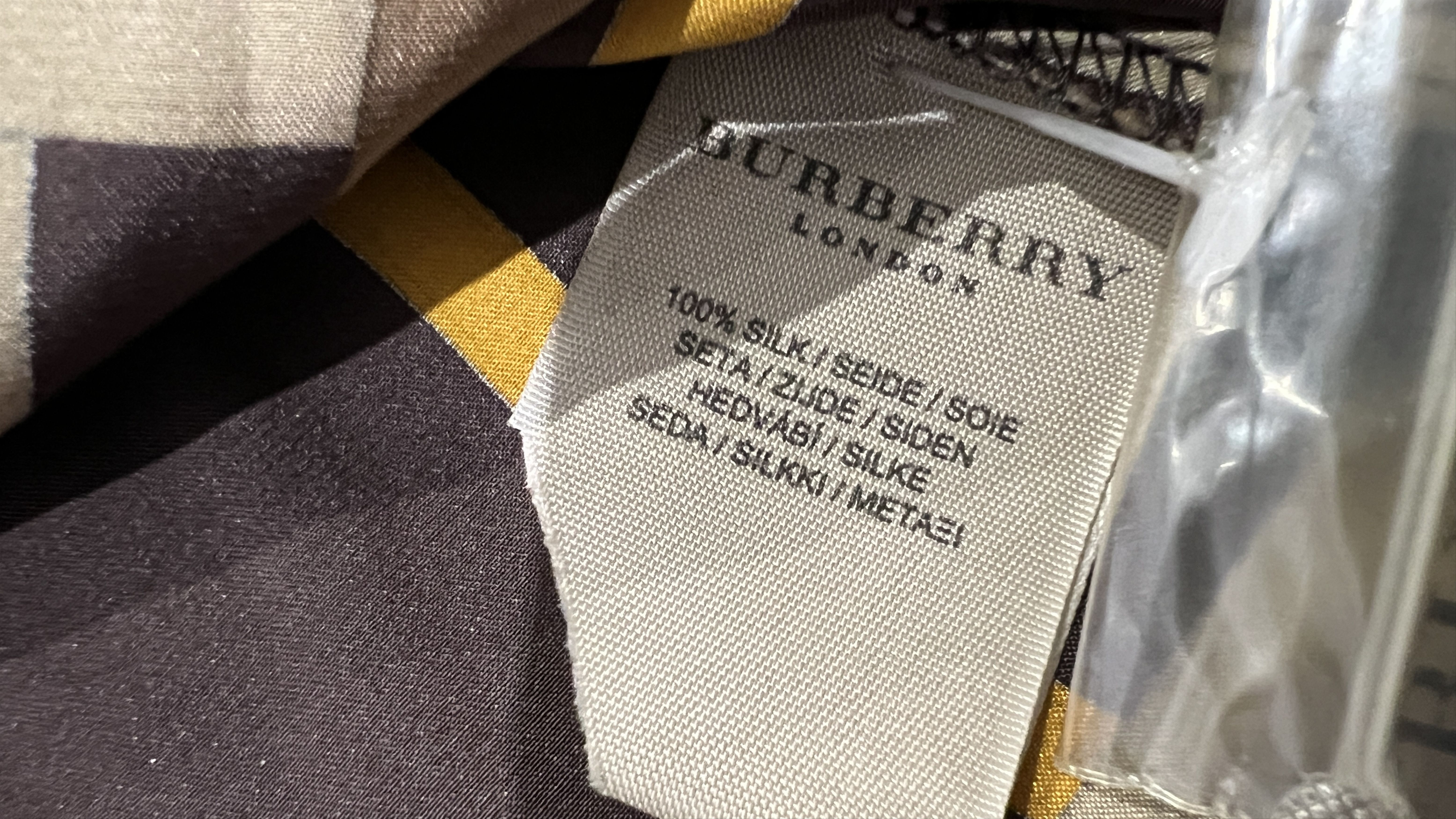 Burberry Vintage Burberry London Silk Blouse – Belt Check Pattern Size M / US 6-8 / IT 42-44 - 10 Thumbnail
