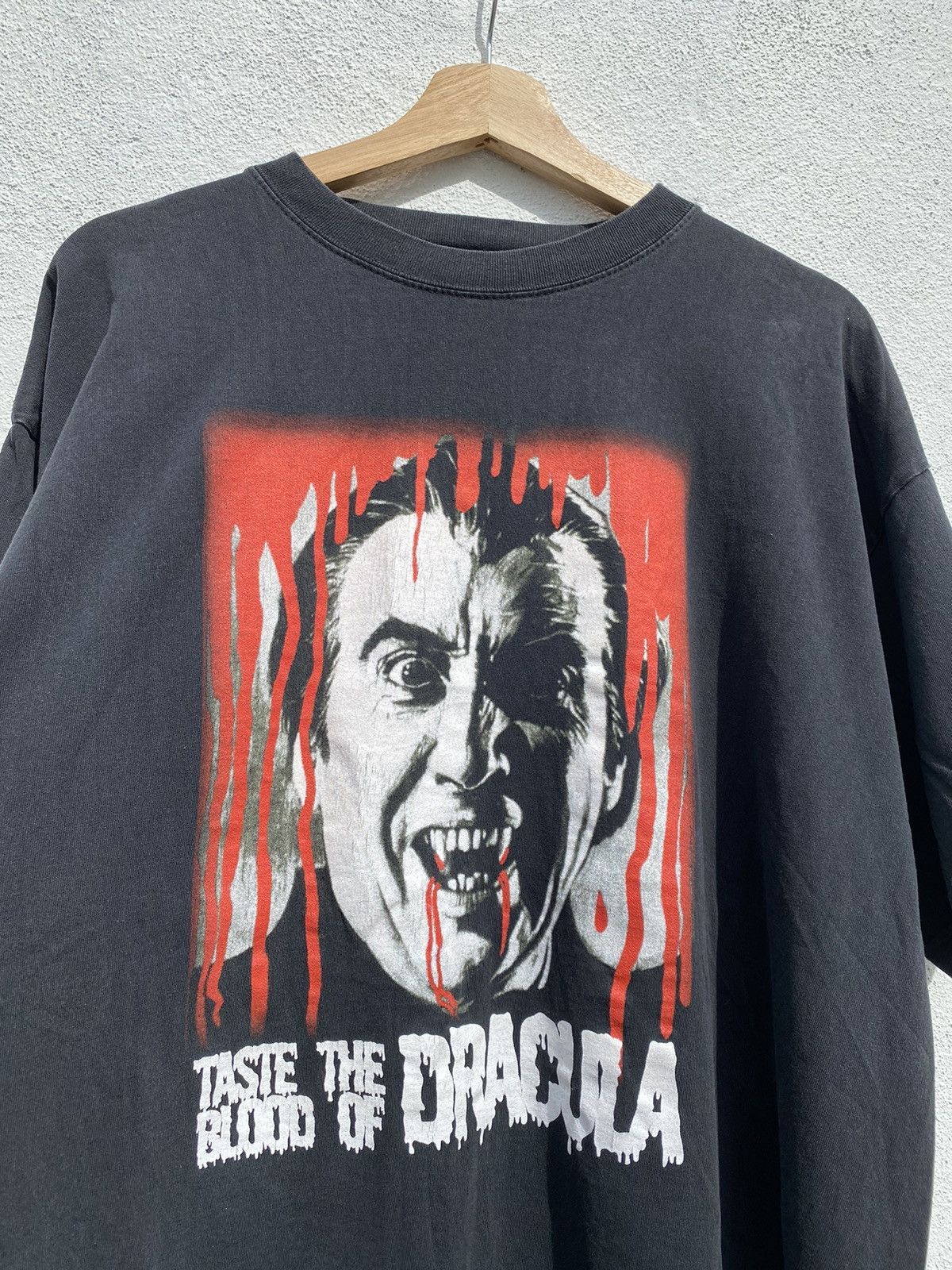 Band Tees Vintage Movie Taste the Blood of Dracula Size US XL / EU 56 / 4 - 6 Thumbnail