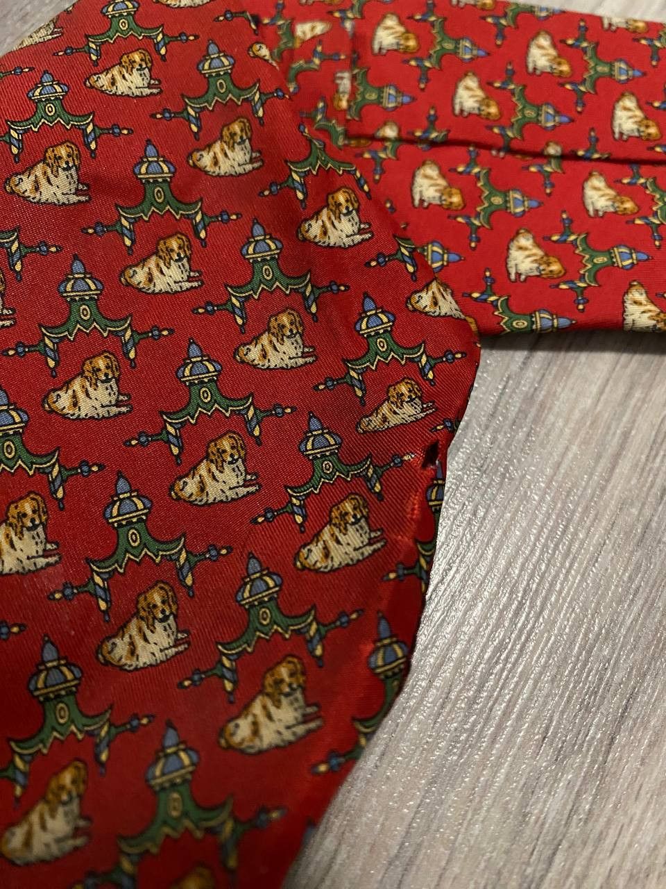 Salvatore Ferragamo Vintage Tie Salvatore Ferragamo Monogram God Red 100% Silk Size ONE SIZE - 3 Thumbnail