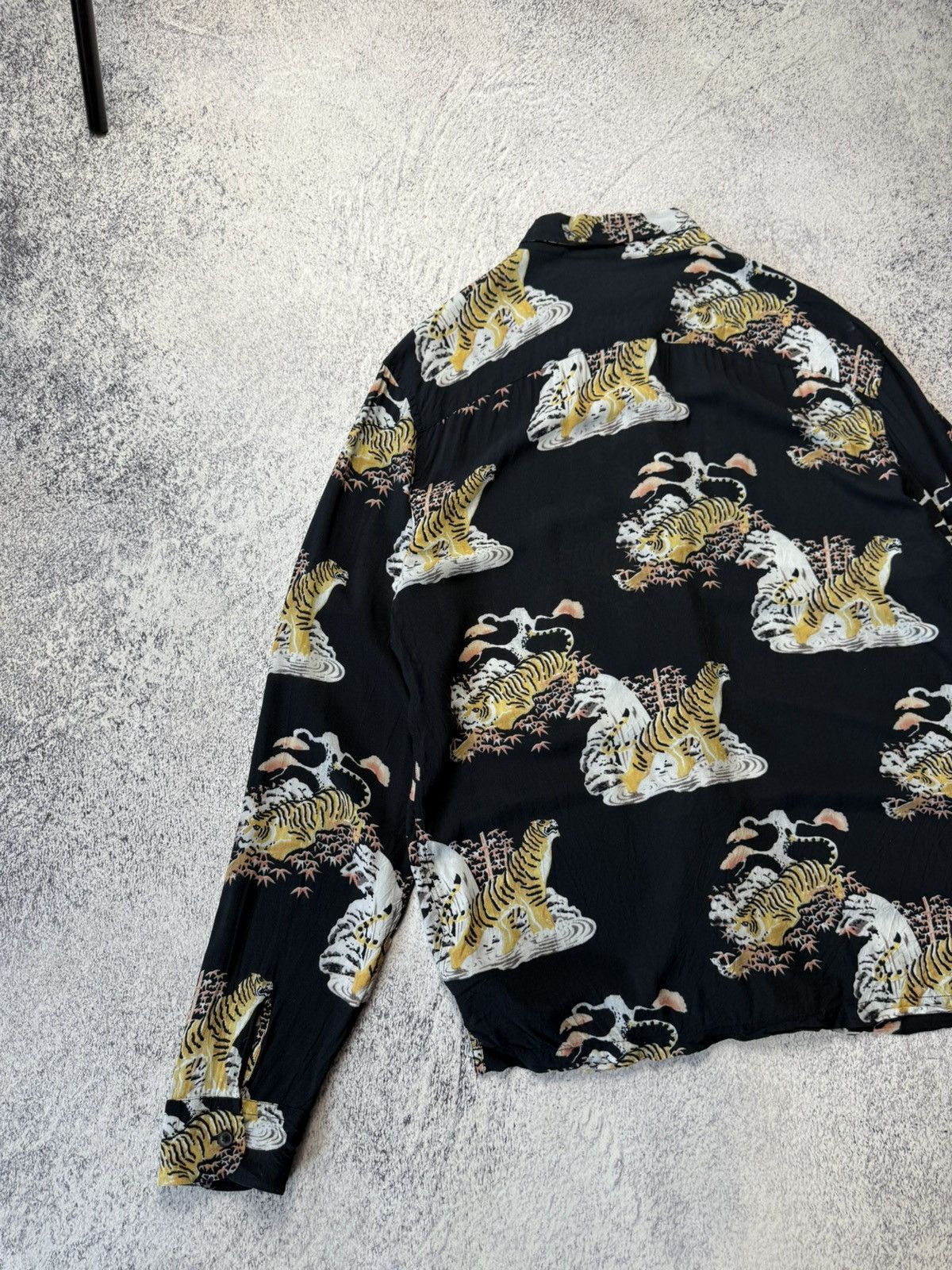 Allsaints Vintage Allsaints Viscose Tiger Crazy Print Y2K Hawaii Shirt Size US L / EU 52-54 / 3 - 21 Thumbnail