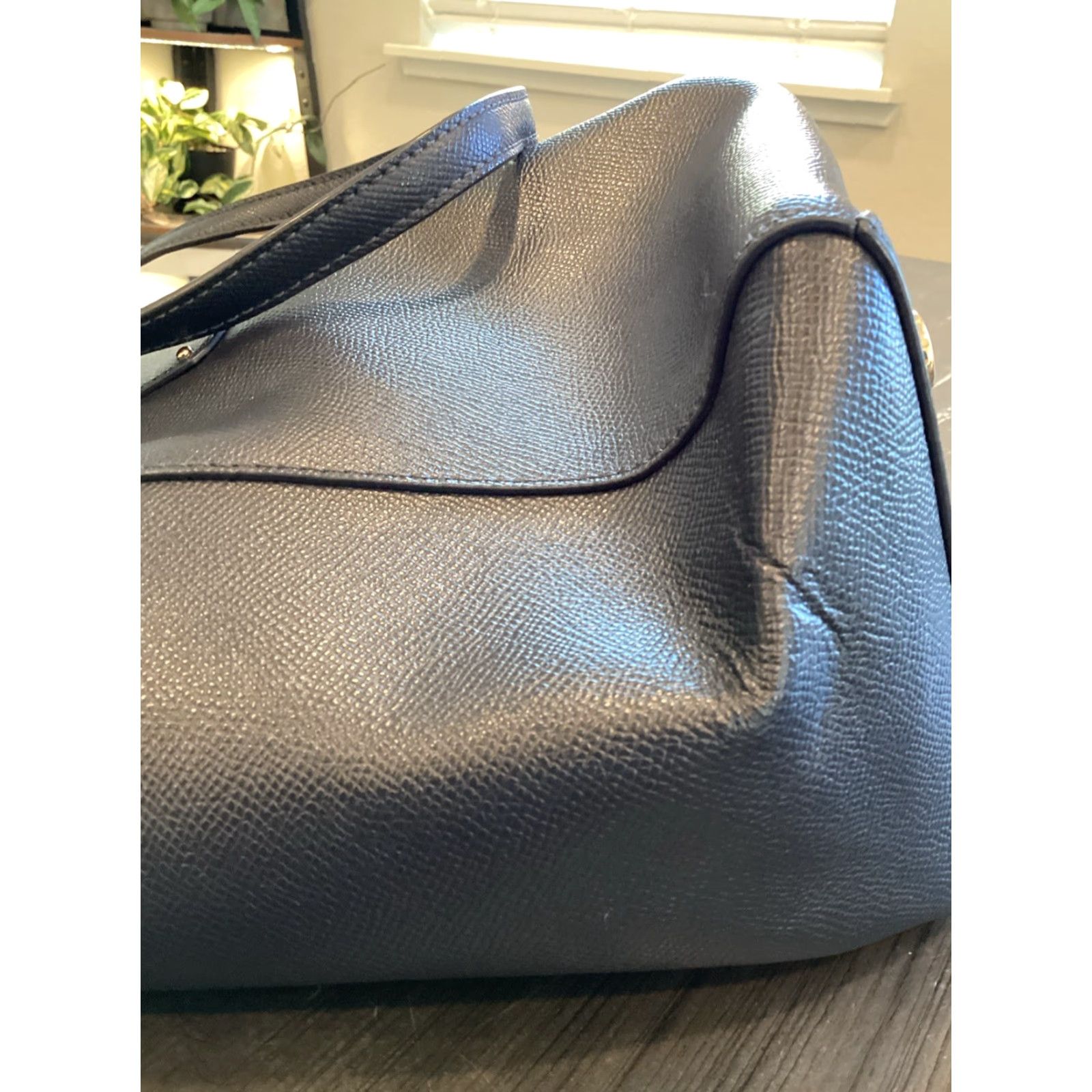 Michael Kors Michael Kors Voyager Medium Crossgrain Leather Tote Shoulder Bag Black 100% Authentic Women Tote Zipper Closure Gold Hardware Designer Handbag Size ONE SIZE - 6 Thumbnail