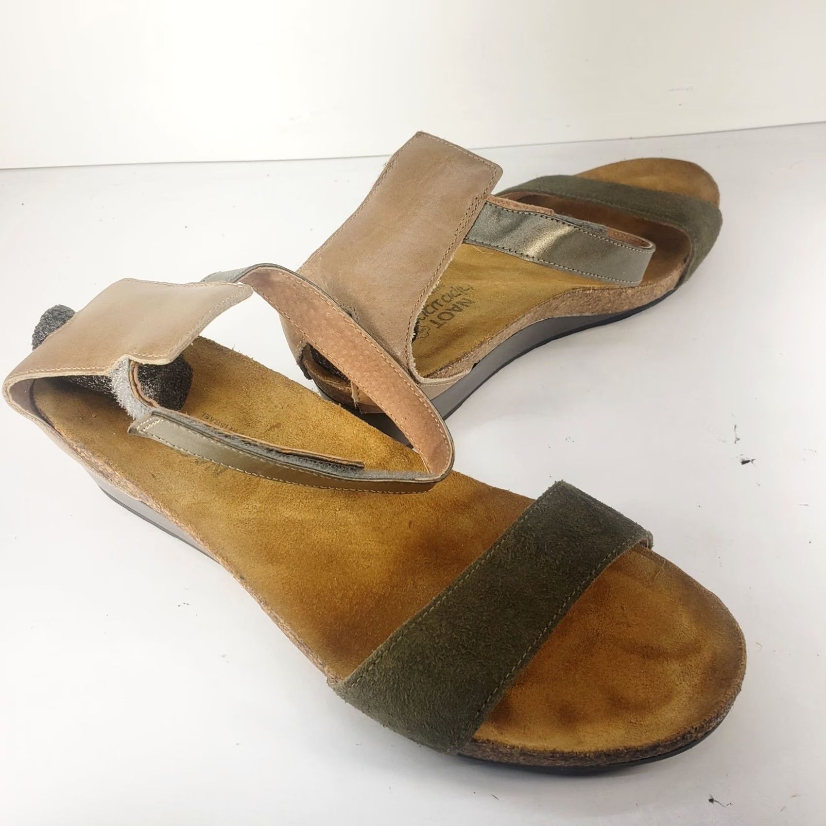 Vintage Naot Sandal Pixie Green Beige Silver Metallic Ankle Strap Slingback Wedge 9M Adult Womens Size US 9 / IT 39 - 2 Thumbnail