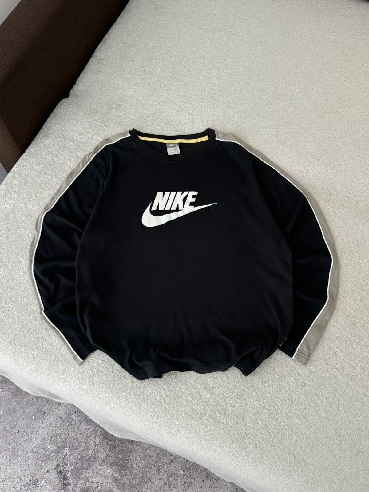 Nike Vintage Nike Y2K swoosh long sleeve sweatshir Size US L / EU 52-54 / 3 - 3 Thumbnail