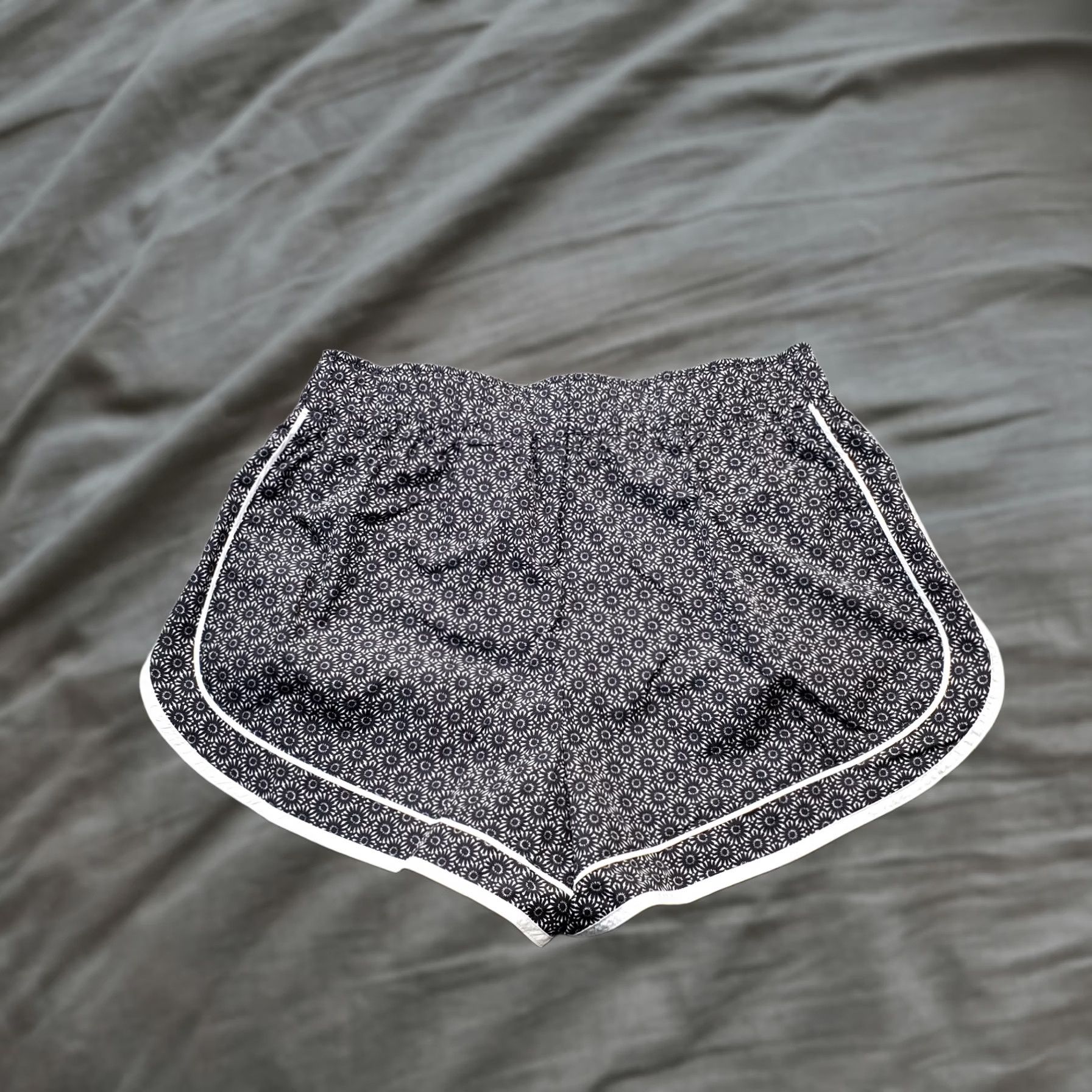Free People Free People Movement Varsity Blues Shorts Women XL Multi Starburst Geo OB1778609 Size 40" / US 18 - 1 Thumbnail