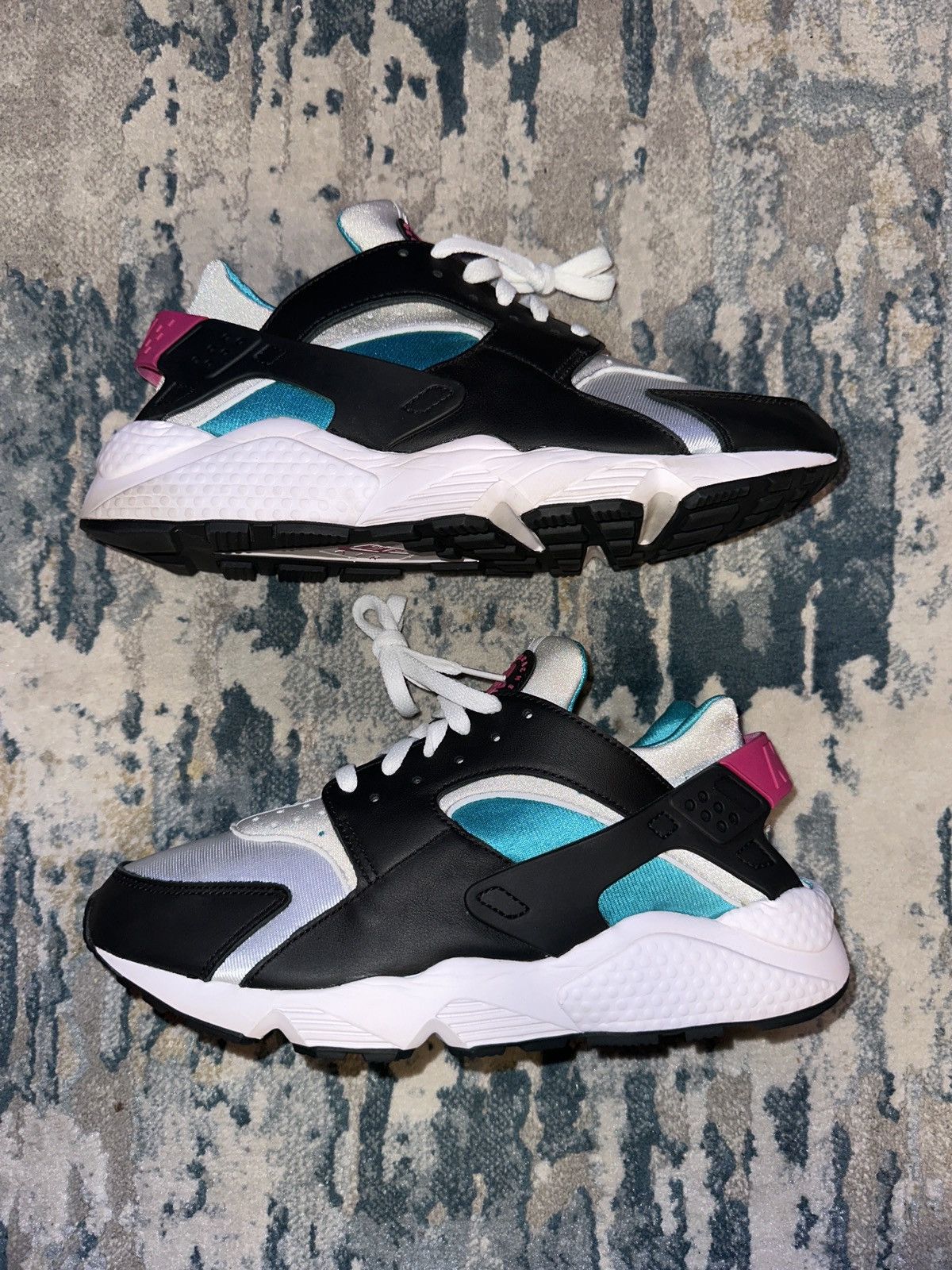 Nike Nike Air Huarache Size US 11 / EU 44 - 1 Thumbnail