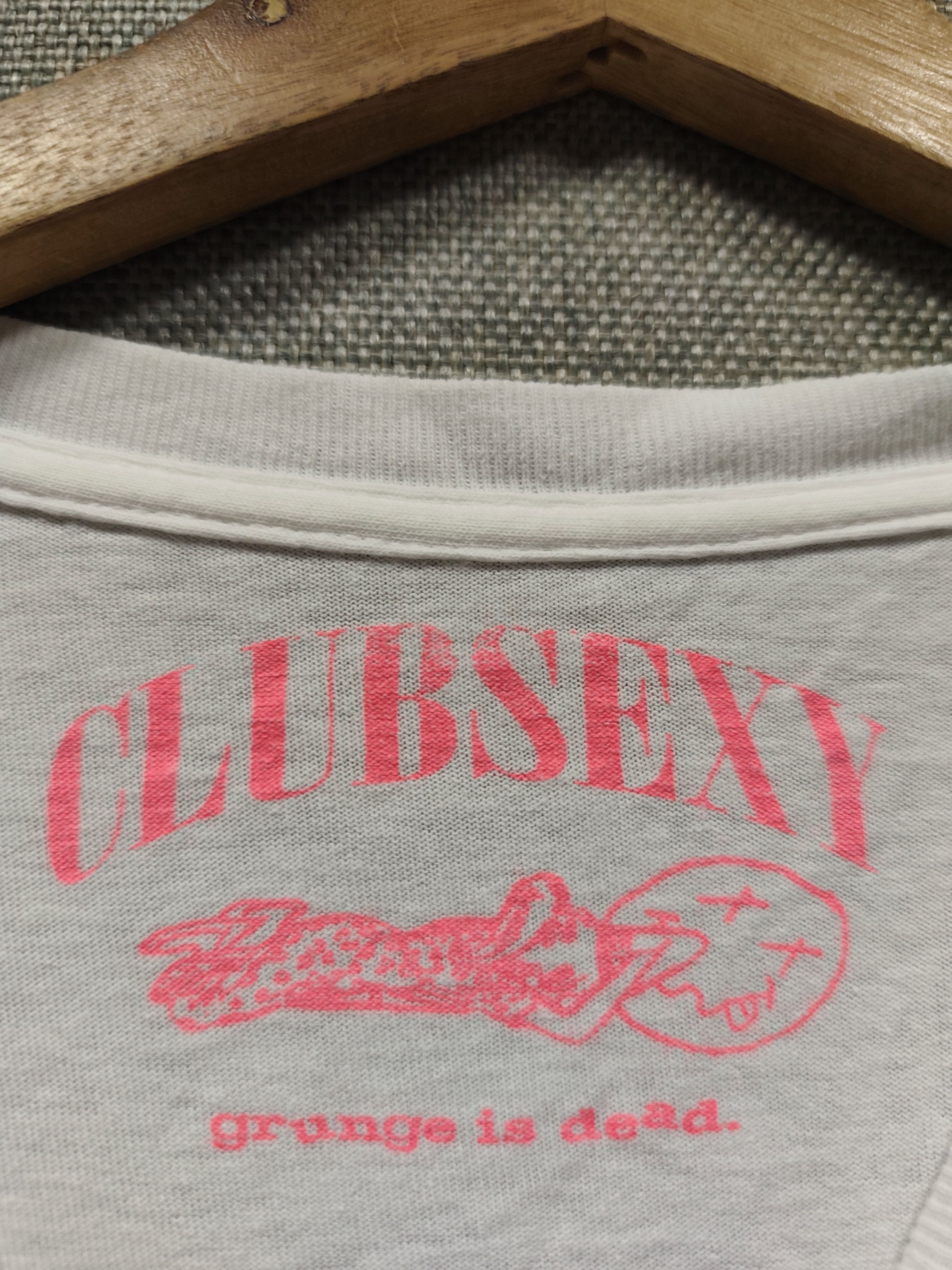 Other T Shirt Grunge Is Dead Kurt Cobain Size US L / EU 52-54 / 3 - 5 Thumbnail