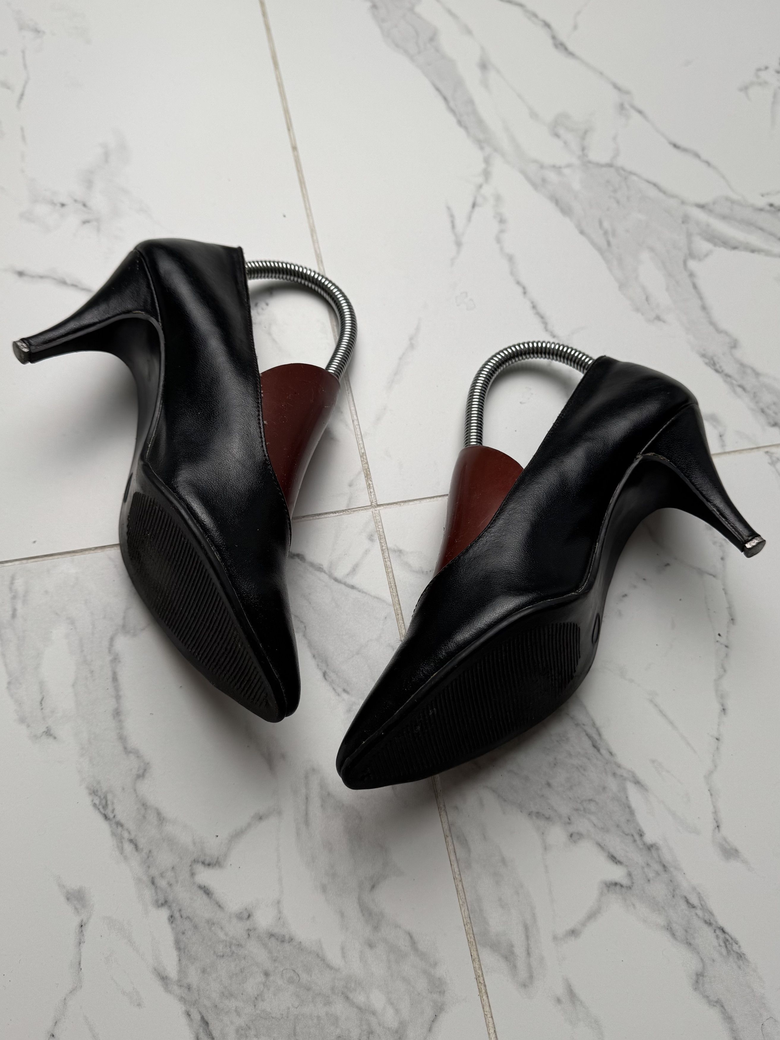 Vintage Vintage Leather Kitten Heel Pumps Pointed Toe Office Shoes Size US 6 / IT 36 - 4 Thumbnail