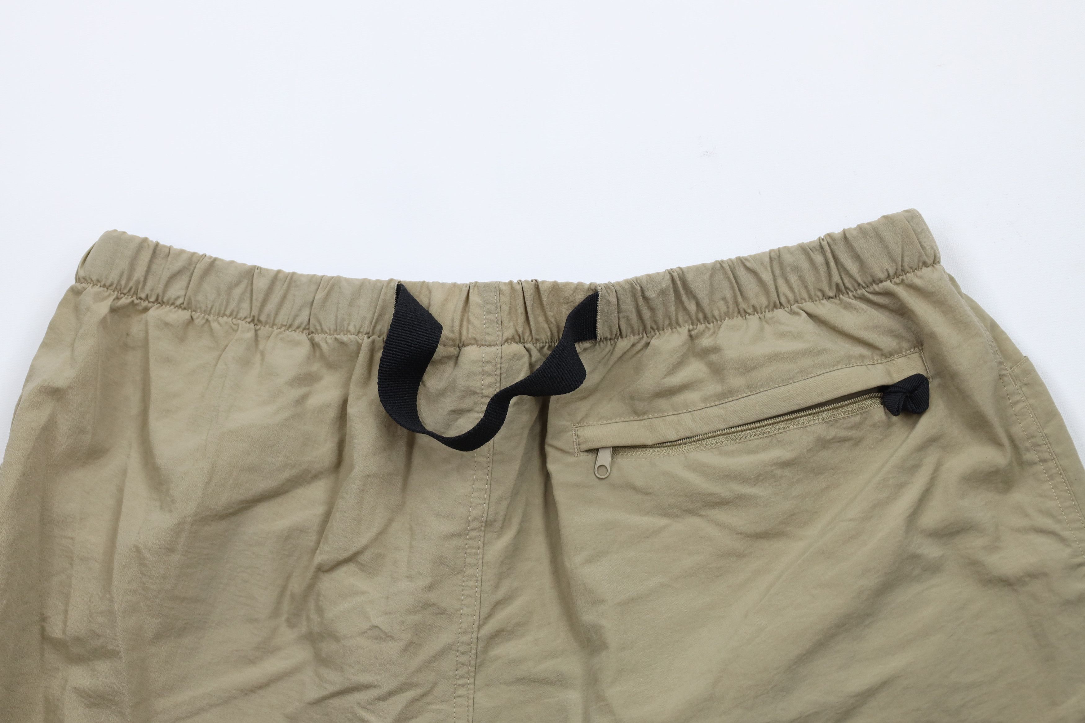 Universal Studios × Vintage Vintage 90s Universal Studios Cargo Shorts Beige Nylon Size US 38 / EU 54 - 8 Thumbnail