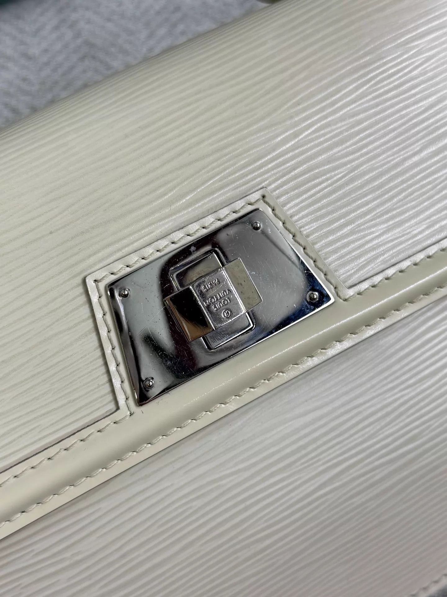 Louis Vuitton LV Kelly white water ripples handbag strap missing Size ONE SIZE - 3 Thumbnail