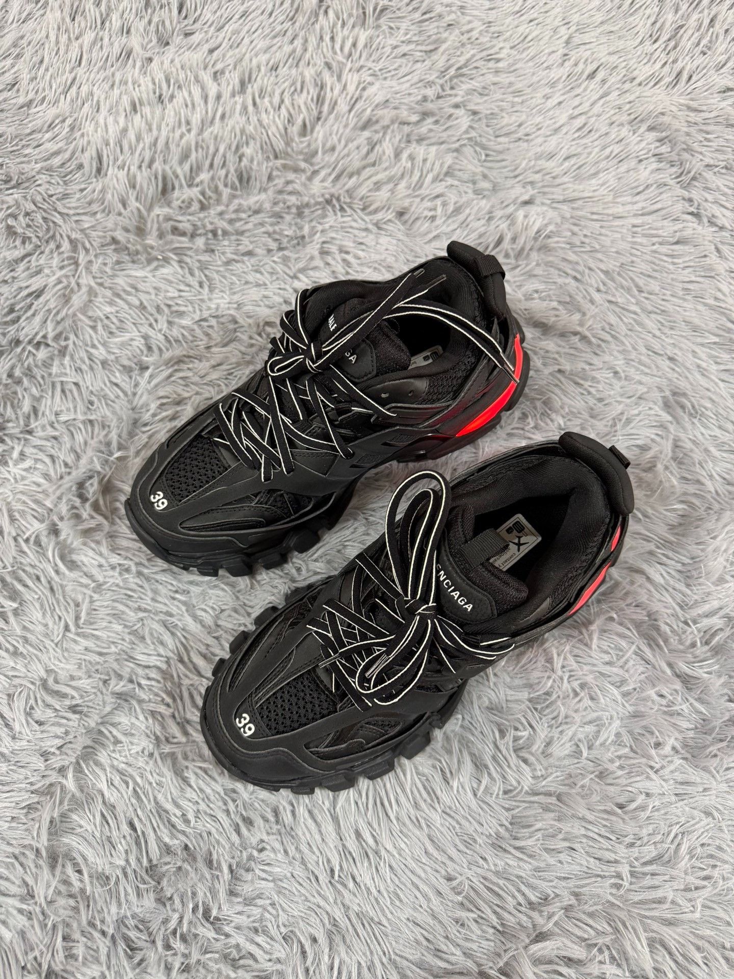 Balenciaga Balenciaga Black Lowtop Sneakers us_9 Women Size US 9 / IT 39 - 1 Thumbnail