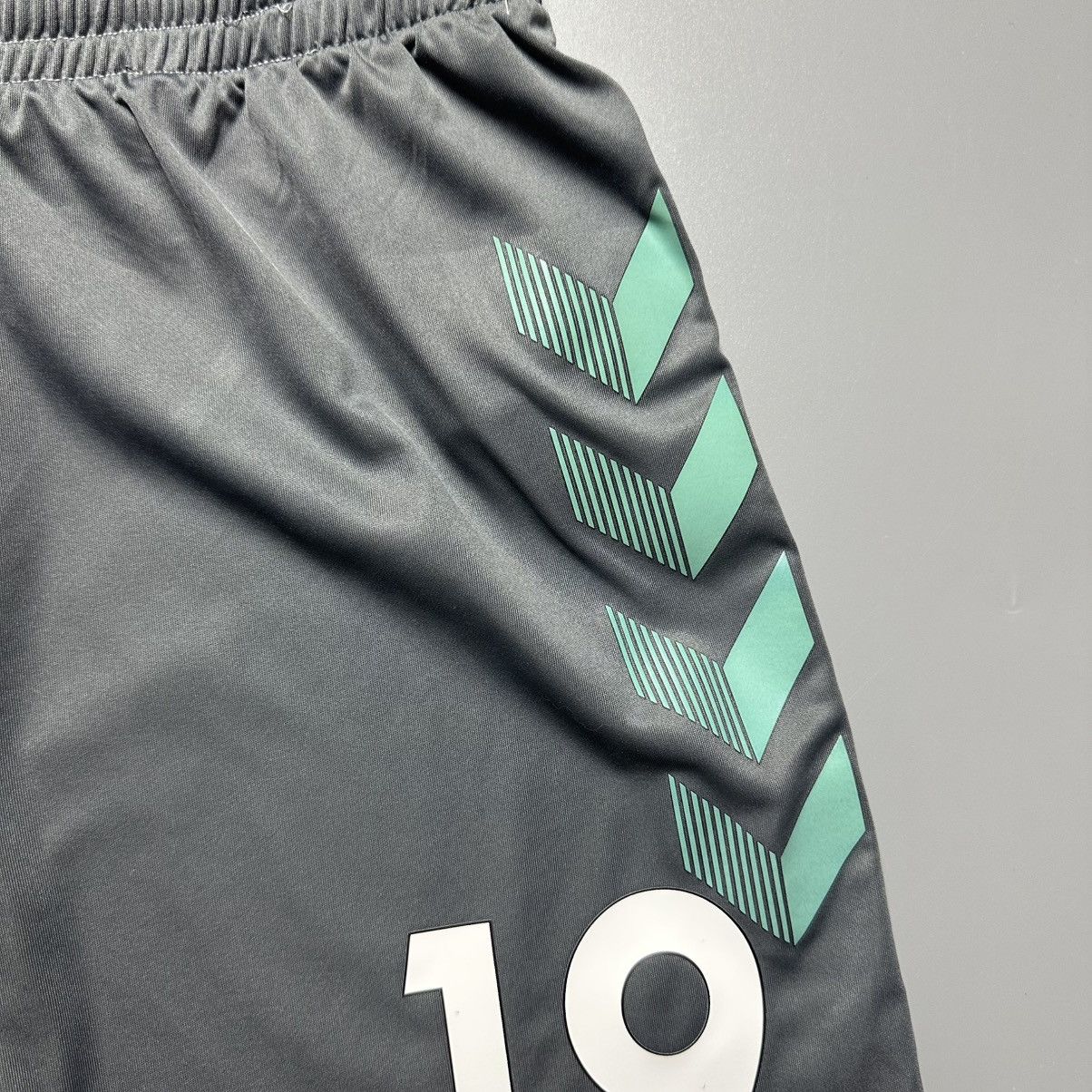 Umbro EVERTON HUMMEL 2020/2021 FOOTBALL THIRD SHORTS #19 JAMES Size US 30 / EU 46 - 5 Thumbnail