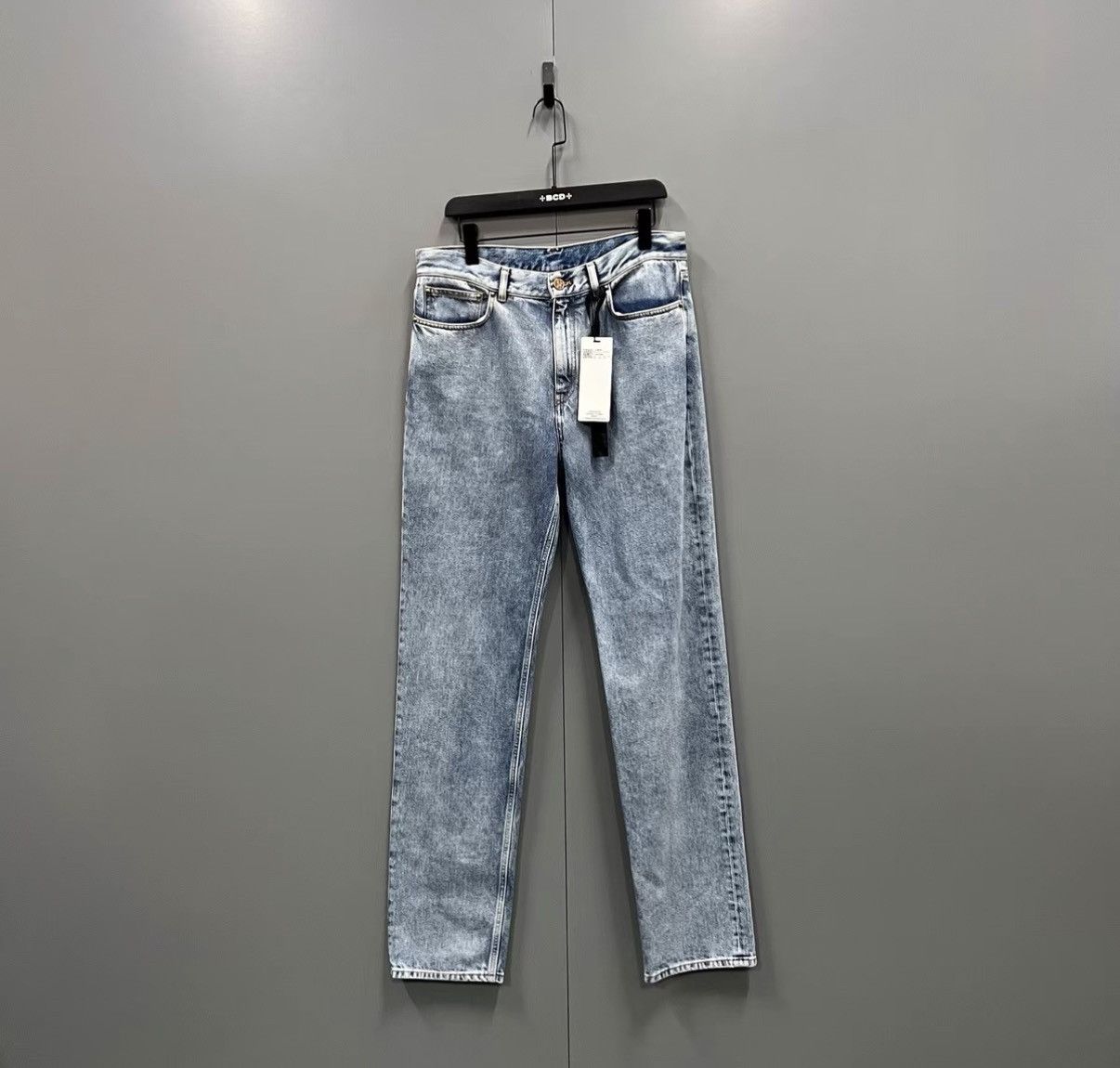 Louis Vuitton Louis Vuitton 2024 Washed Jeans J41 Size 24" / US 00 / IT 34 - 1 Thumbnail