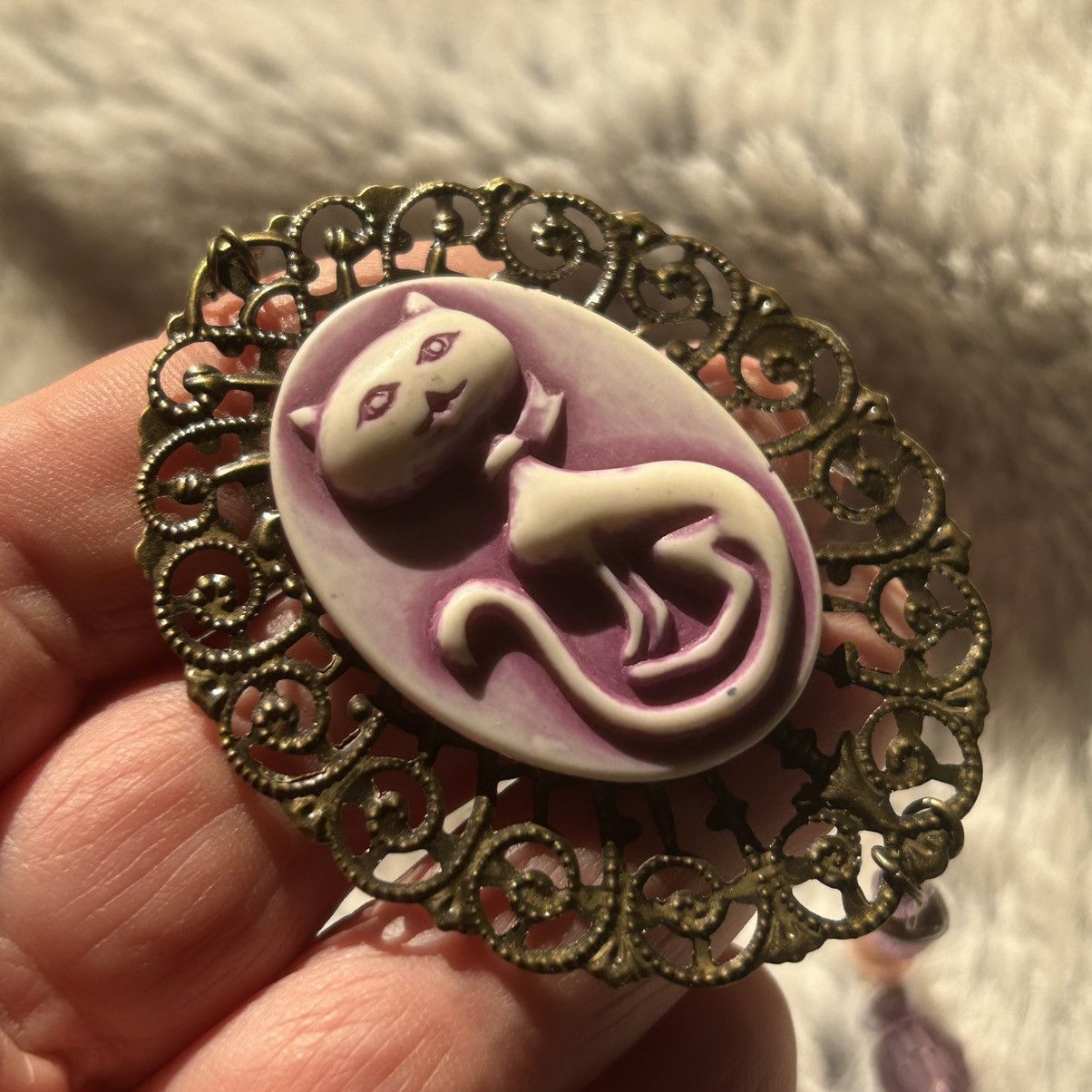 Handmade Handcrafted lilac sitting pretty kitty cat cameo necklace Size ONE SIZE - 6 Thumbnail