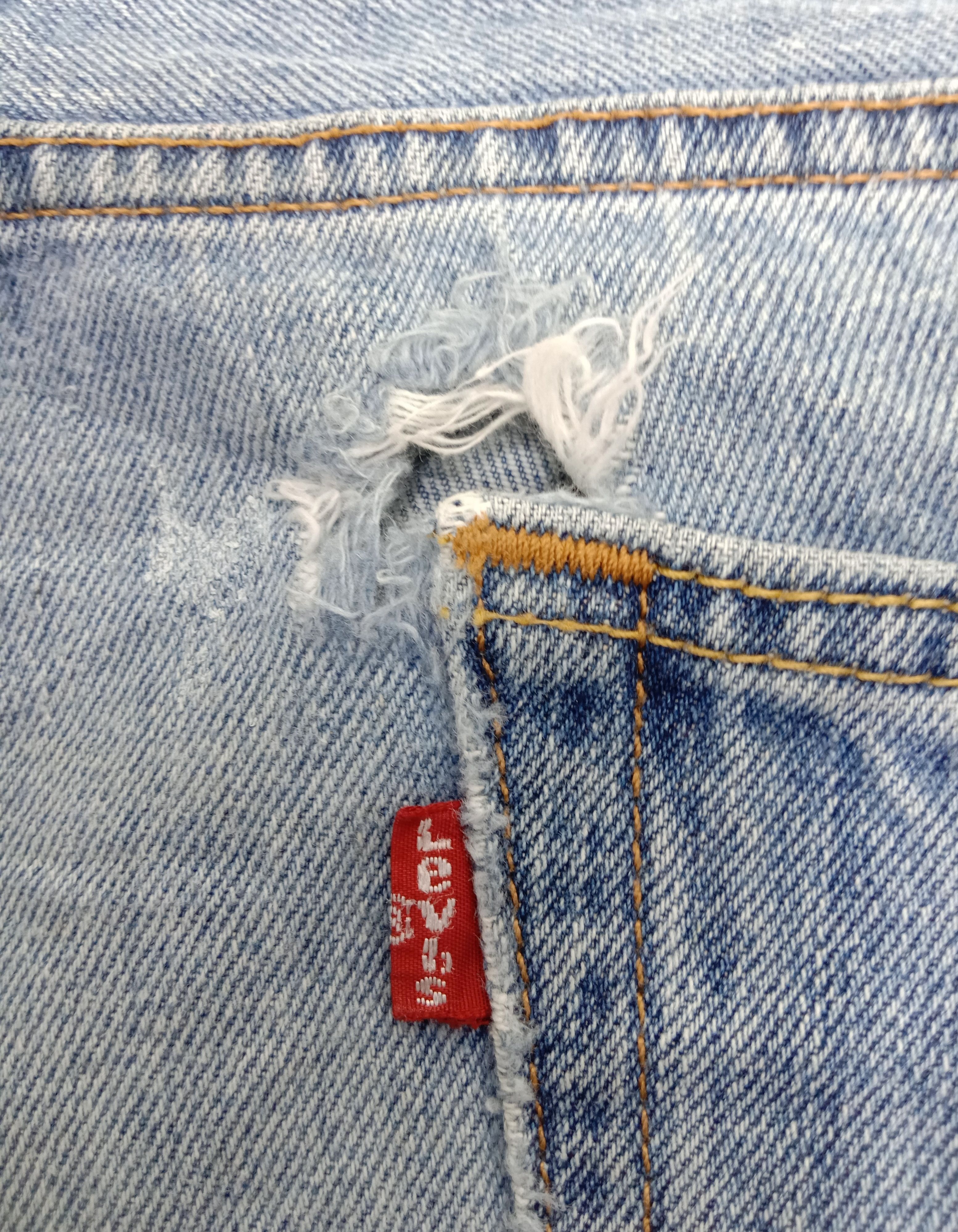 Levi's Vintage Levi's 550 Jeans Light Wash Distressed Denim Size US 32 / EU 48 - 14 Thumbnail