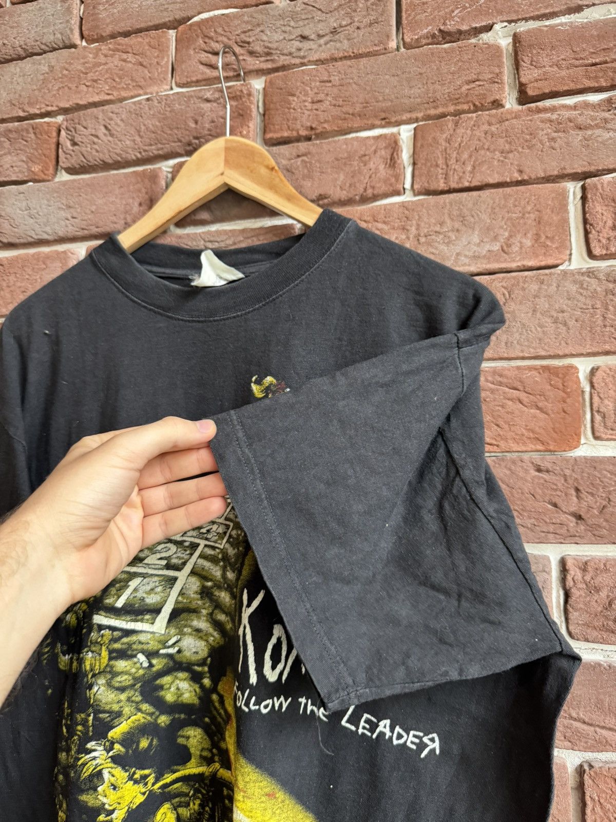 Band Tees Vintage 90s KORN Follow The Leader Nu Metal Band Tee L Black Size US L / EU 52-54 / 3 - 4 Thumbnail
