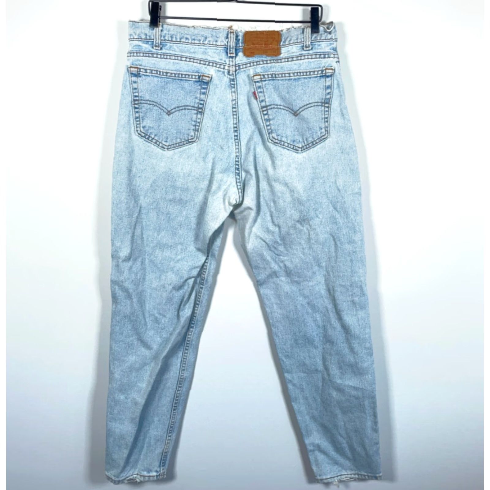 Levi's VINTAGE Levi's 550 Jeans Mens 34 x 31 Light Blue Denim 90s Distressed Straight 5-Pocket Zip Fly USA Made Size US 34 / EU 50 - 2 Thumbnail