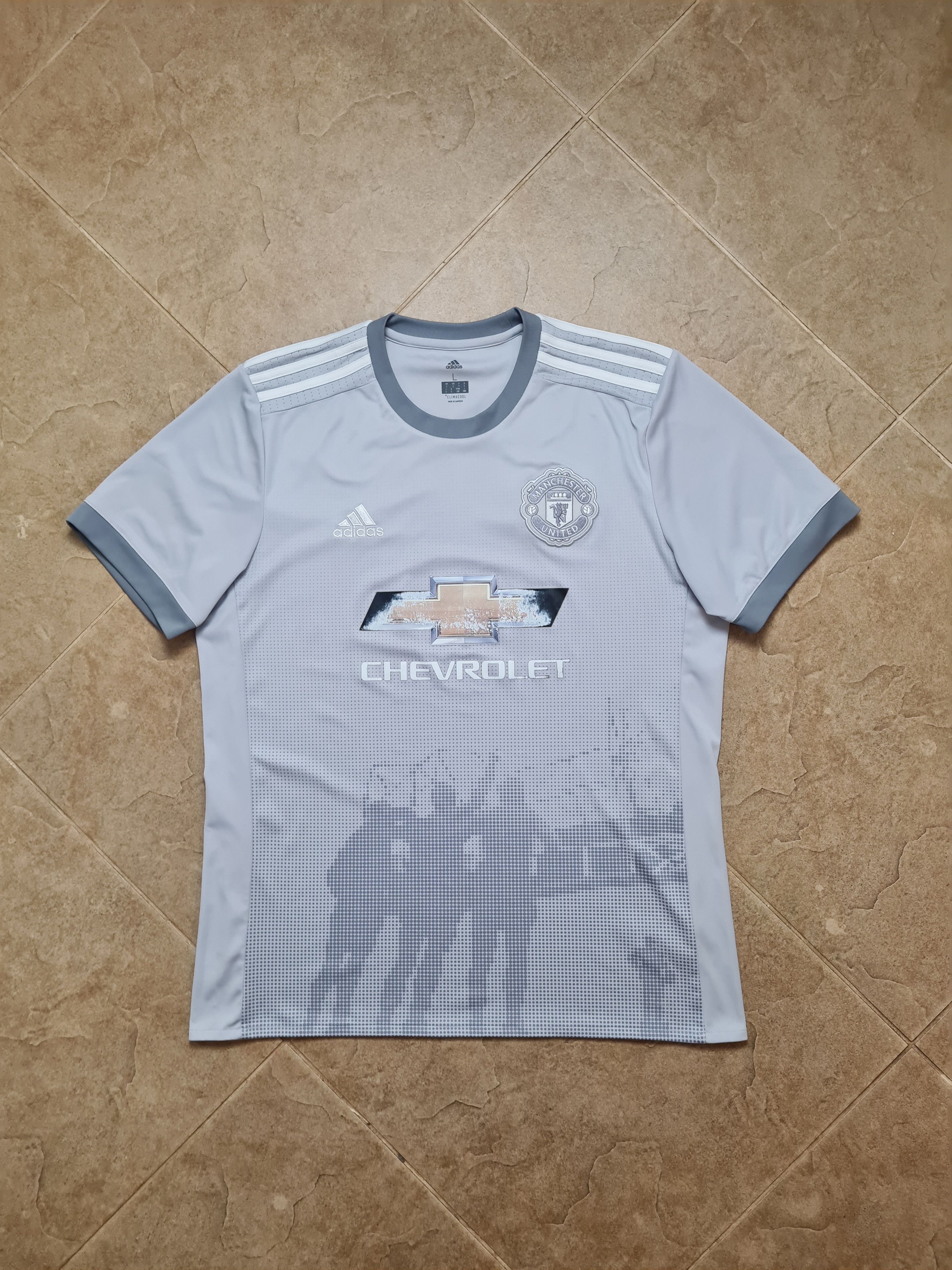 Adidas MANCHESTER UNITED 2017/2018 THIRD FOOTBALL ADIDAS AZ7565 Size US L / EU 52-54 / 3 - 20 Thumbnail