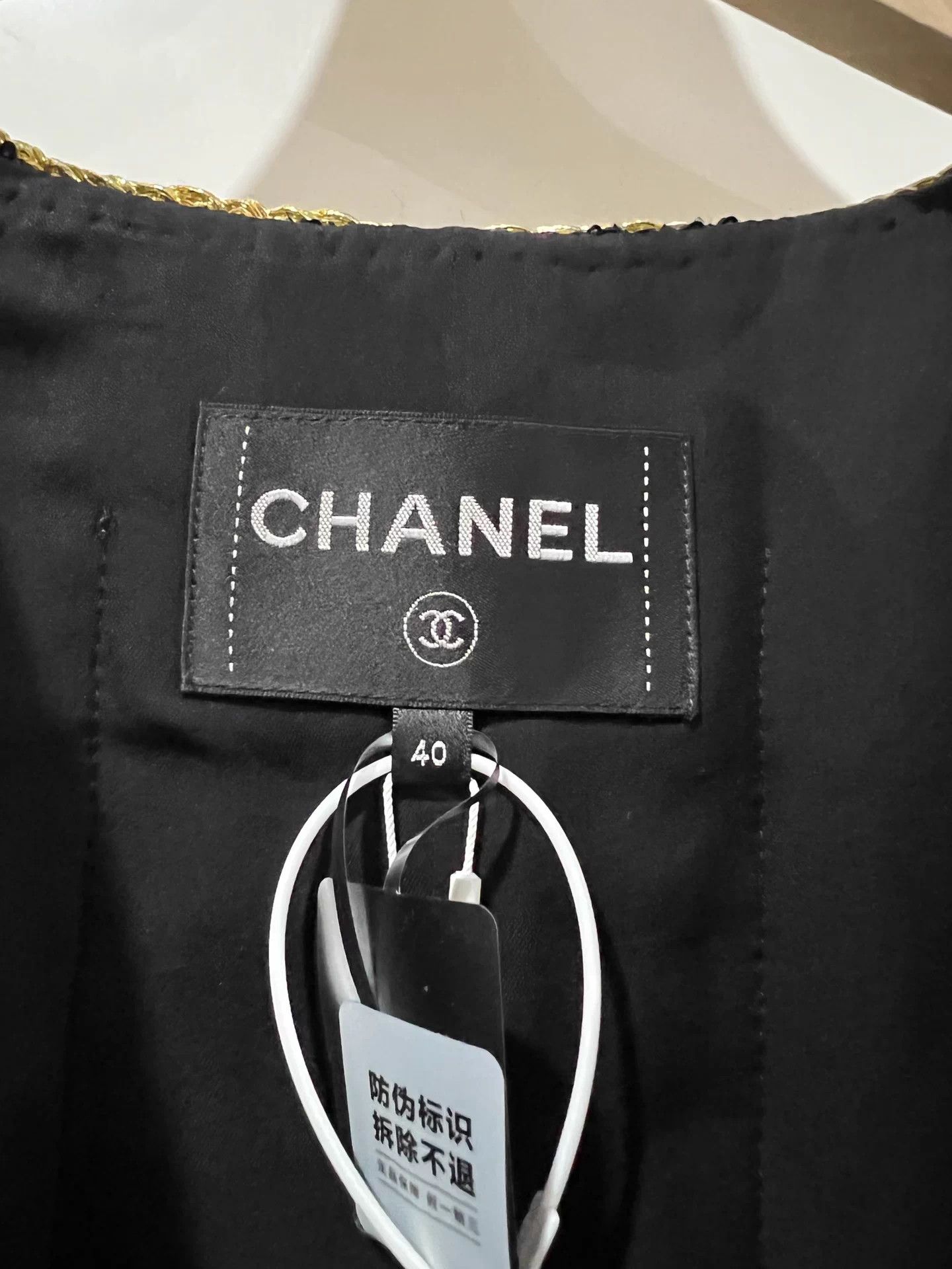 Chanel Chanel Black & Gold Heavy Beaded Runway Jacket 40 BNWT Size M / US 6-8 / IT 42-44 - 7 Thumbnail