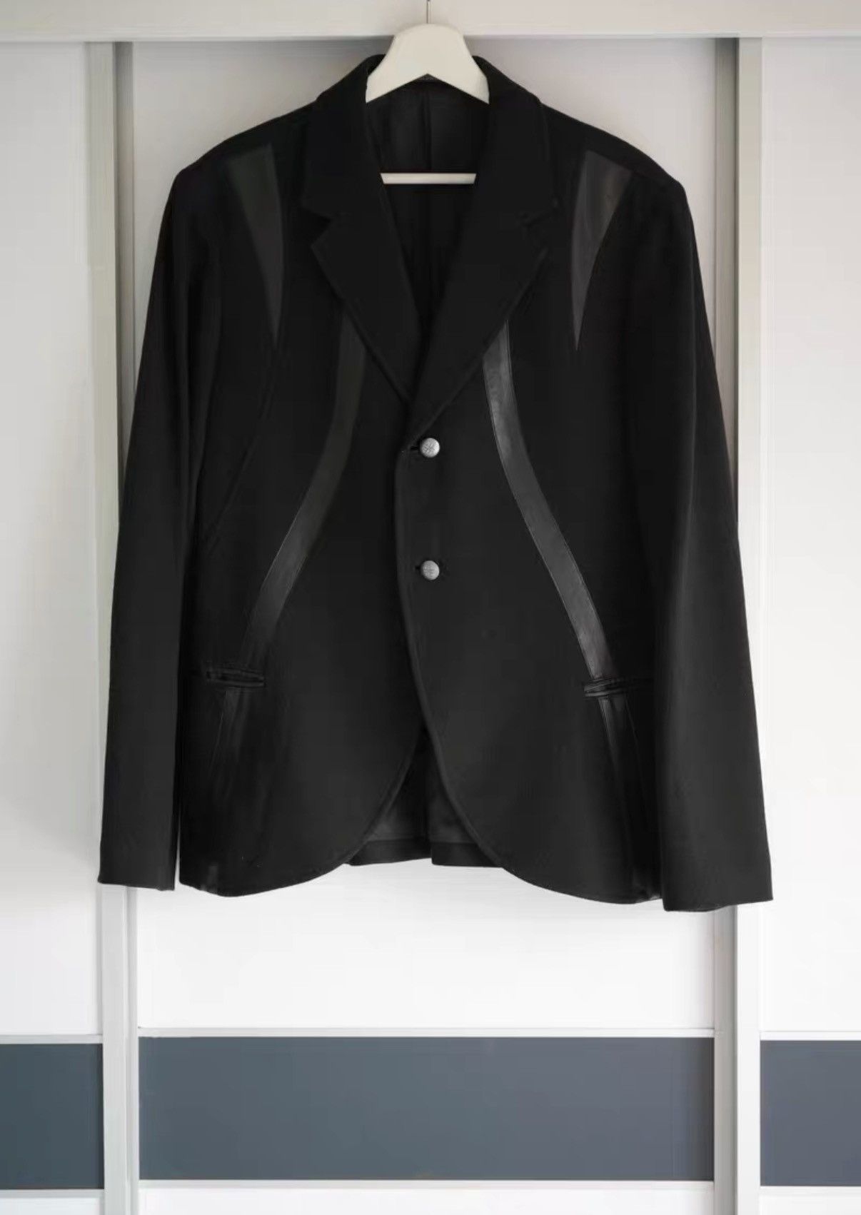 Yohji Yamamoto Yohji Yamamoto Curved Leather Panel Silver Button Blazer K4 Size US M / EU 48-50 / 2 - 1 Thumbnail