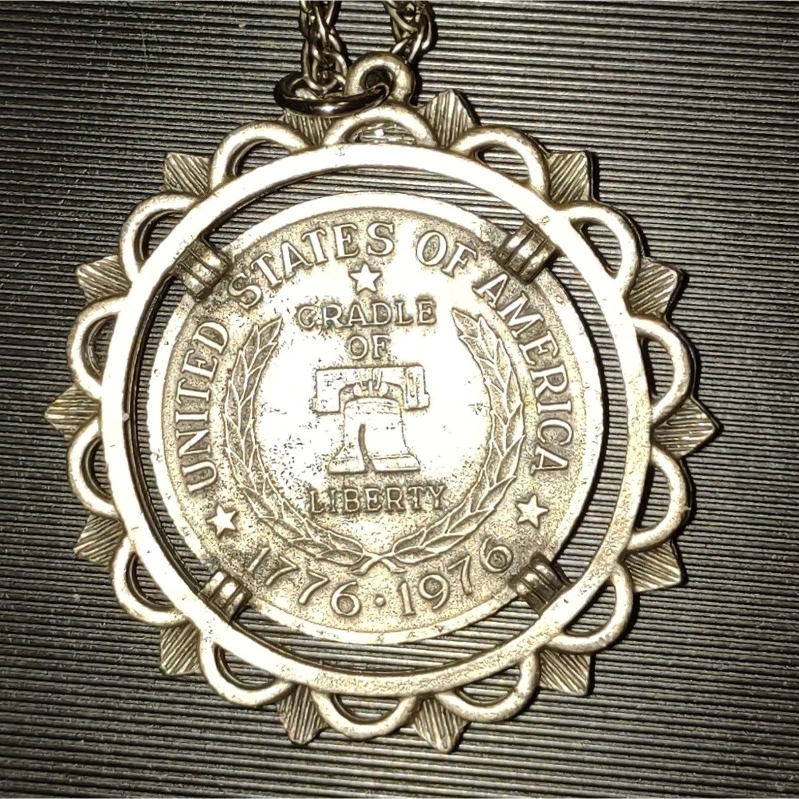 Vintage Beautiful old vintage bicentennial coin 1776 /1976 necklace Size ONE SIZE - 2 Thumbnail