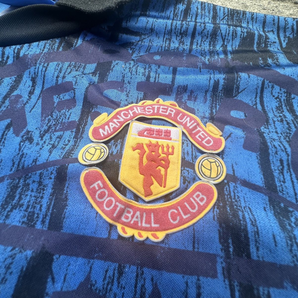 Umbro VNTG Umbro Manchester United Sharp football tee jersey Size US L / EU 52-54 / 3 - 7 Thumbnail