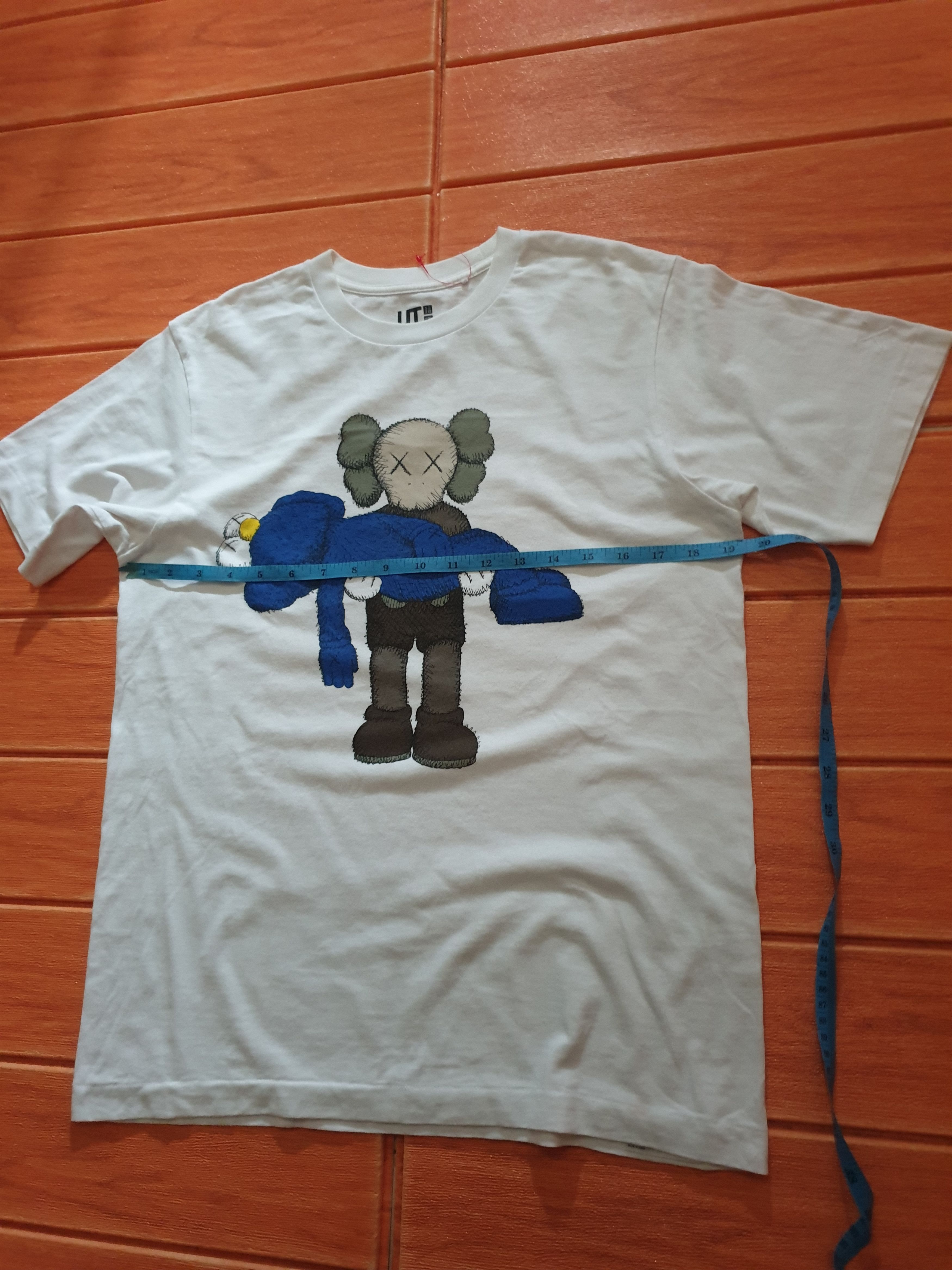 Japanese Brand Uniqlo x kaws Japanese brand shirt Size US M / EU 48-50 / 2 - 6 Thumbnail