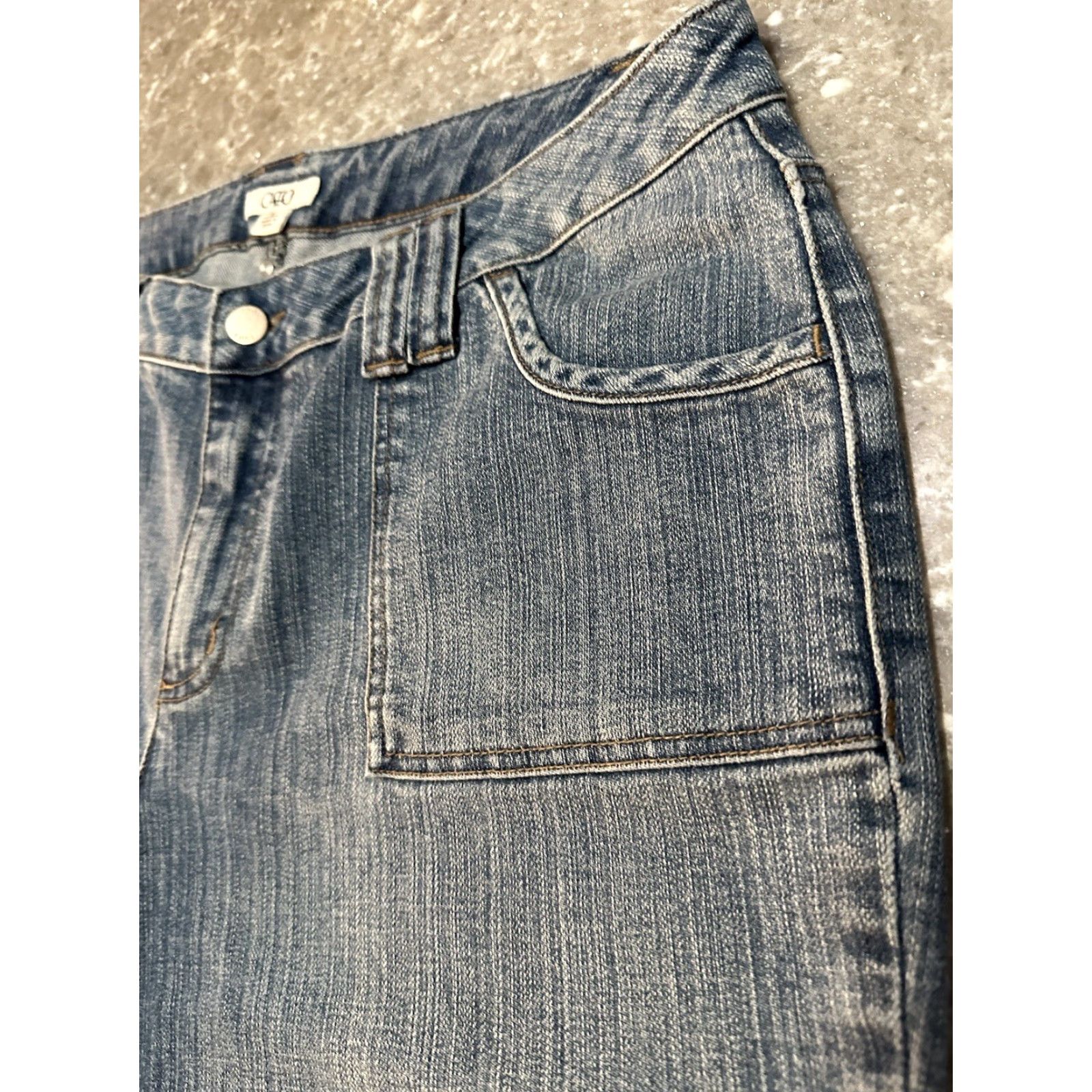 Vintage Cato Jeans Capri Shorts Mid Rise 5-Pocket Blue Denim Womens Capris Capri 16 Medium Wash Flap Pockets Belt Loops Slit Vintage No Size 38" / US 16 / IT 52 - 4 Thumbnail