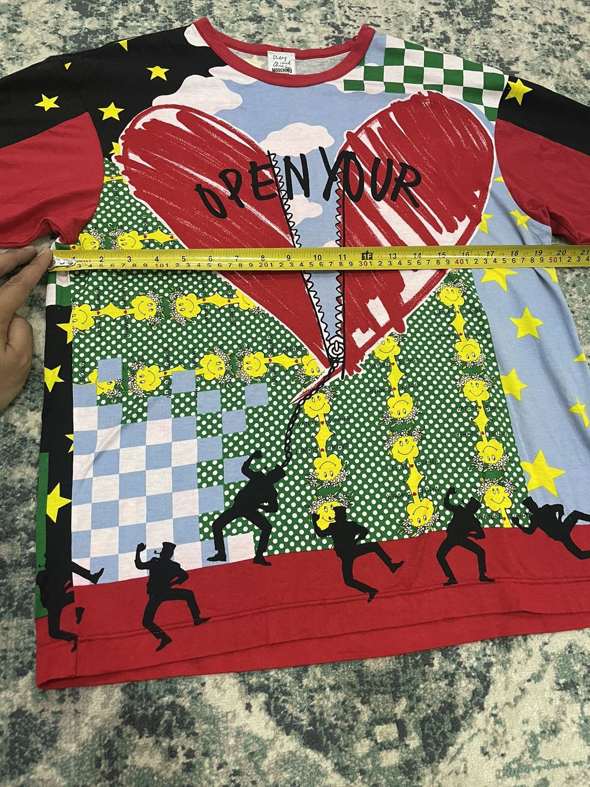 Moschino AW1996 Moschino “ Open Your Hearts‘’ T-Shirt Size Medium Size US M / EU 48-50 / 2 - 9 Thumbnail