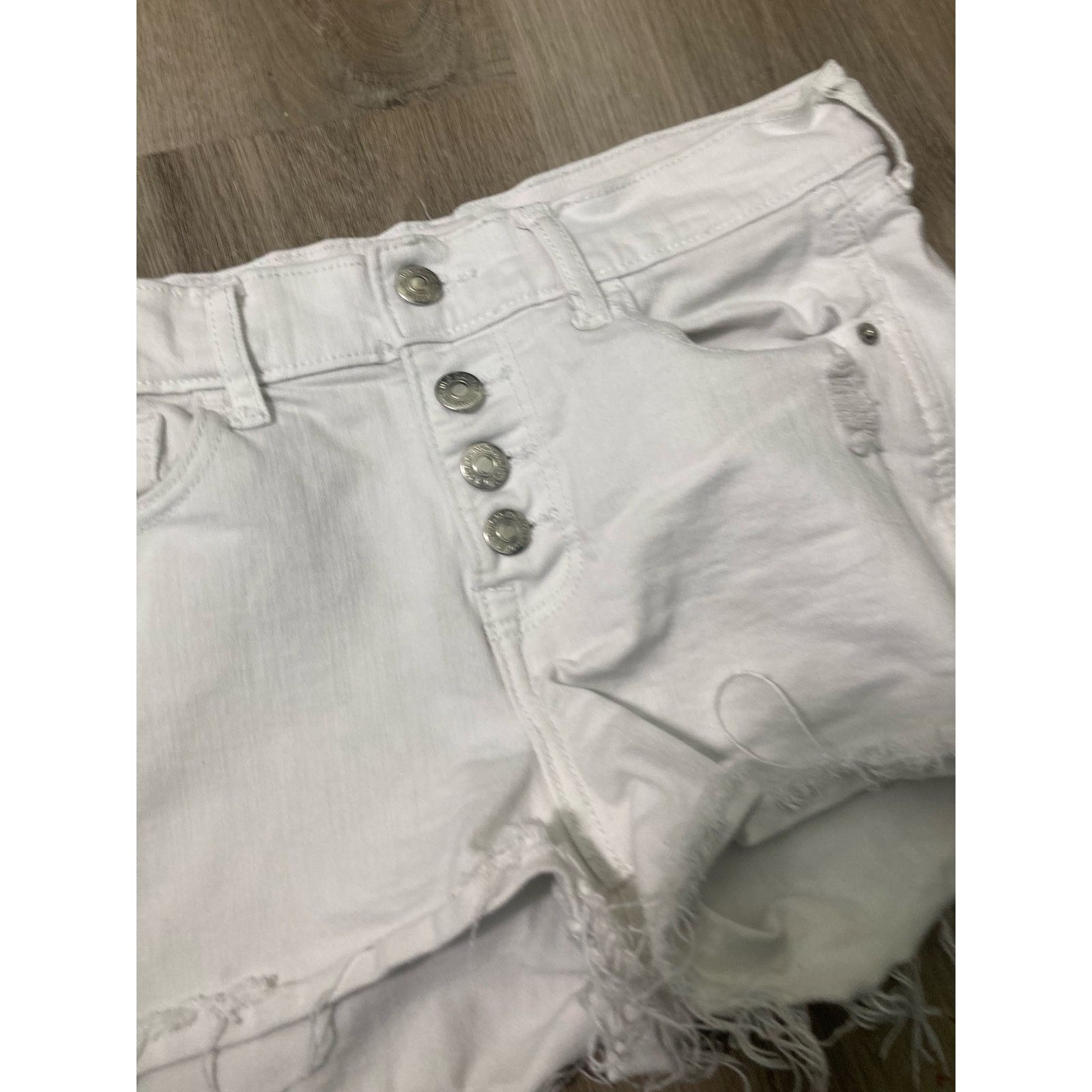 Old Navy Old Navy Boyfriend Shorts Mid Rise Distressed White Shortie Size 26" / US 2 / IT 38 - 7 Thumbnail