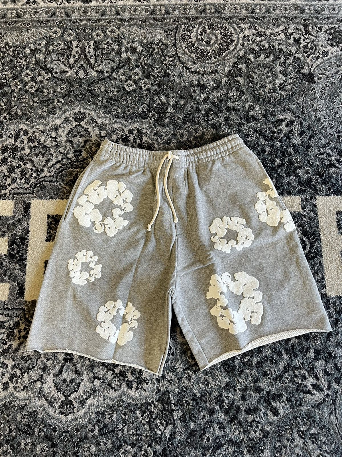 image of Denim Tears The Cotton Wreath Shorts Grey New Large, Men's (Size 33)