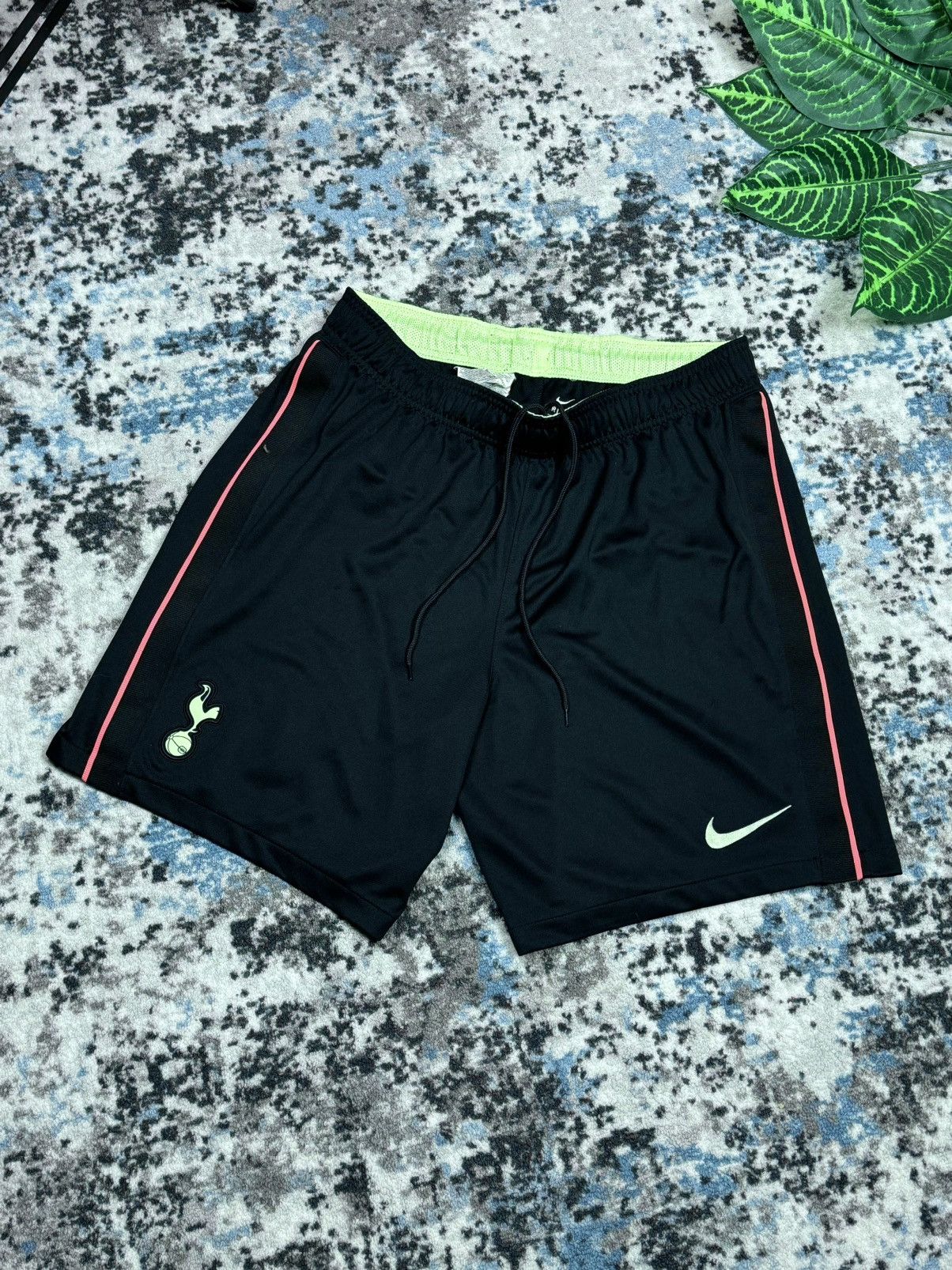 Nike Nike Tottenham Away Shorts Size US 36 / EU 52 - 8 Thumbnail