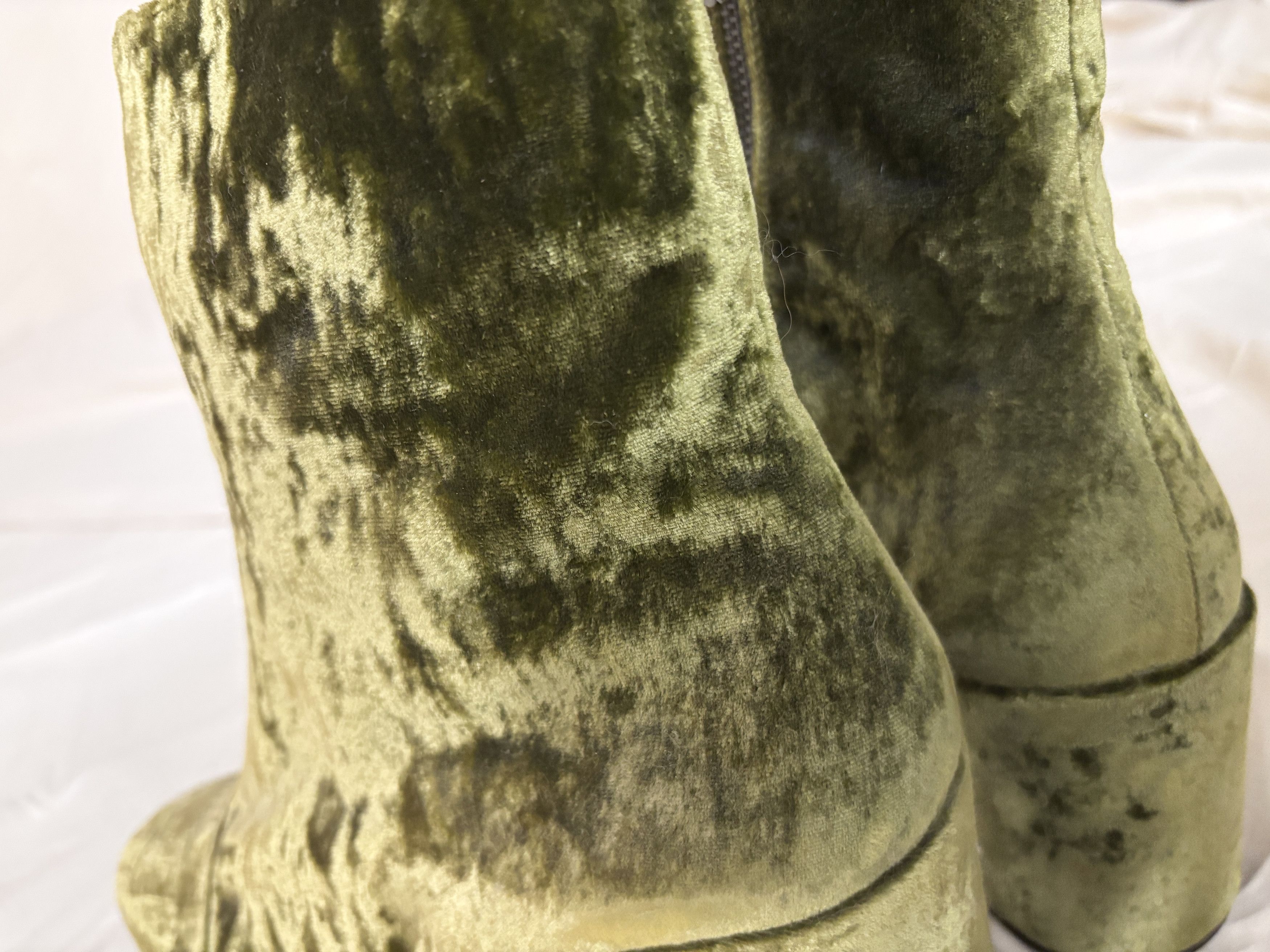 Dries Van Noten Dries Van Noten Green Velvet Ankle Boots, Runway A/W15 Size US 10 / IT 40 - 8 Thumbnail