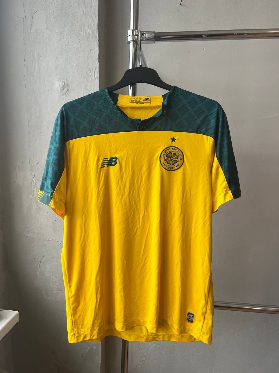 New Balance 2019/20 CELTIC FC AWAY SOCCER JERSEY FOOTBALL SHIRT SIZE L Size US L / EU 52-54 / 3 - 2 Thumbnail
