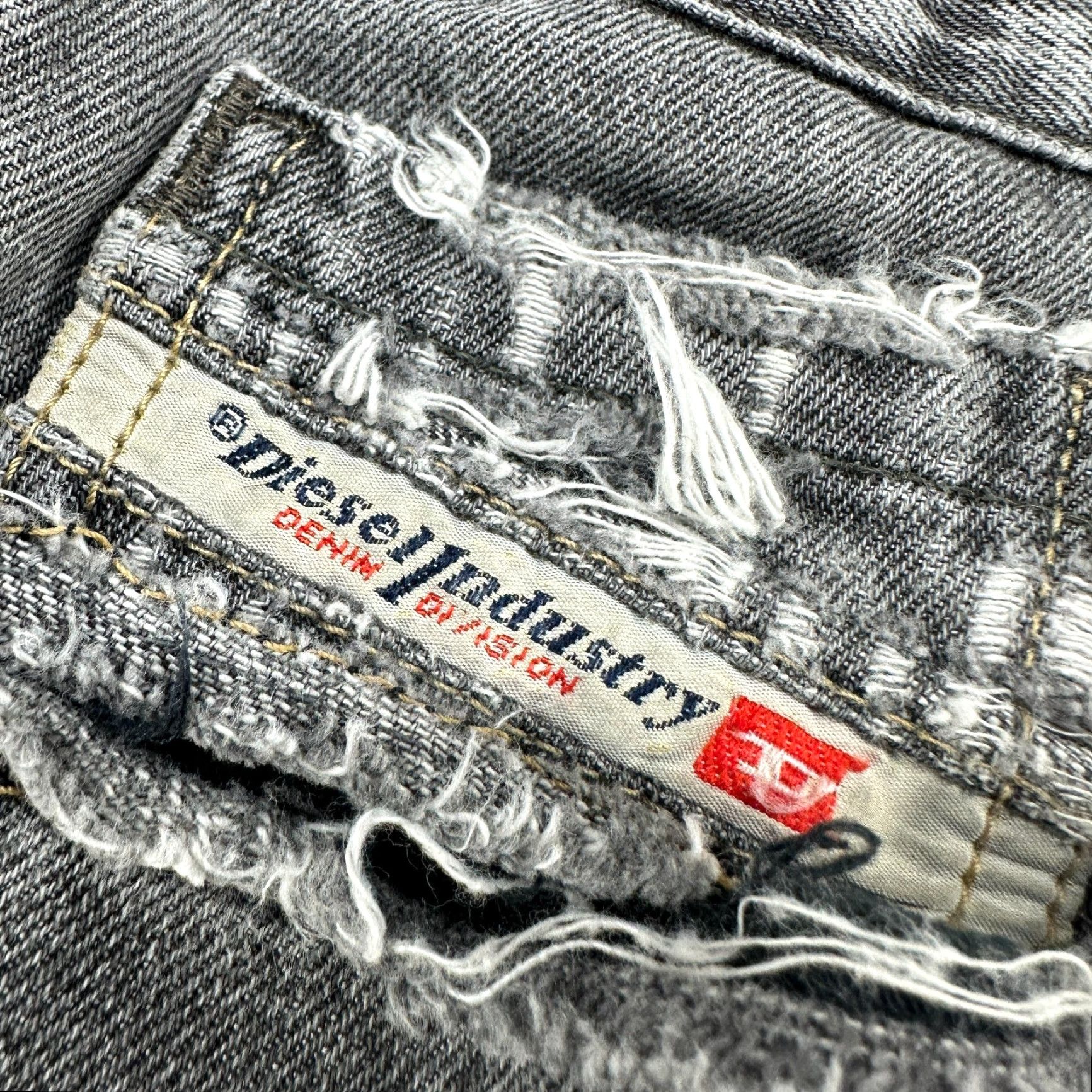 Diesel VINTAGE Diesel Jeans Mens 34x29 Gray Distressed Slim Straight 5-Pocket Denim Cotton Cotton Blend City 90s Bohemian Retro Theme Mens Size US 34 / EU 50 - 7 Thumbnail